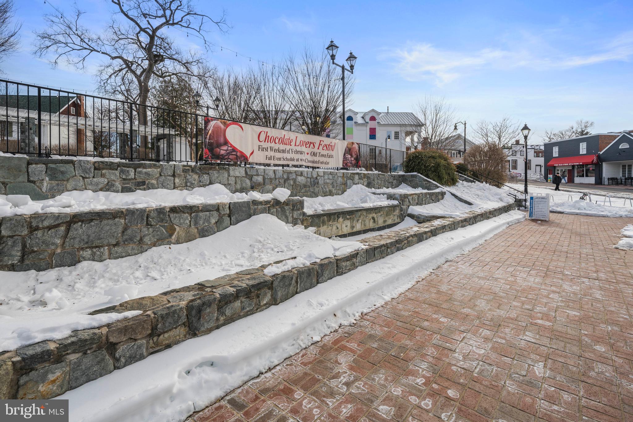 THE BOLTONS - Residential