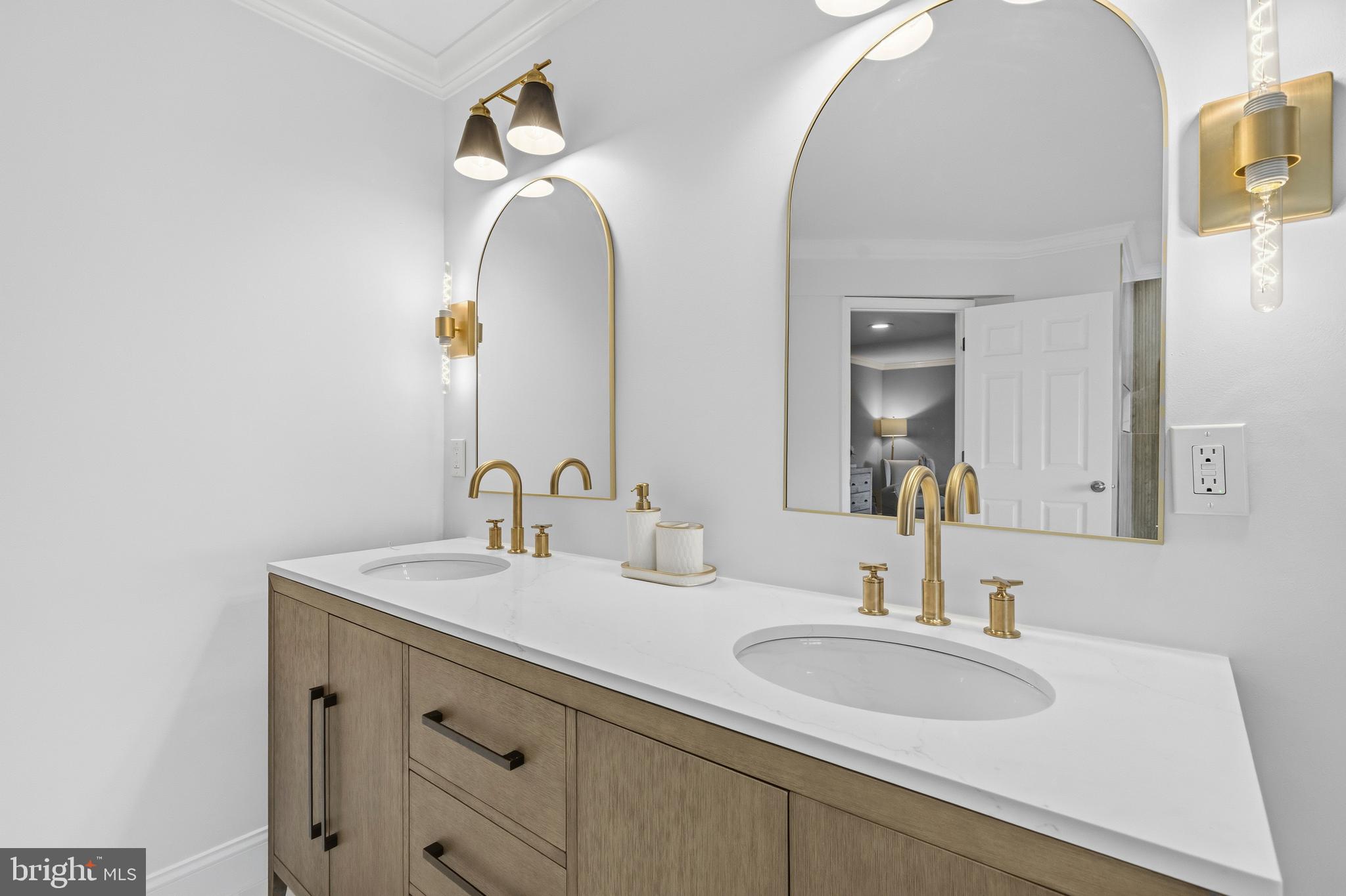 THE BOLTONS - Residential