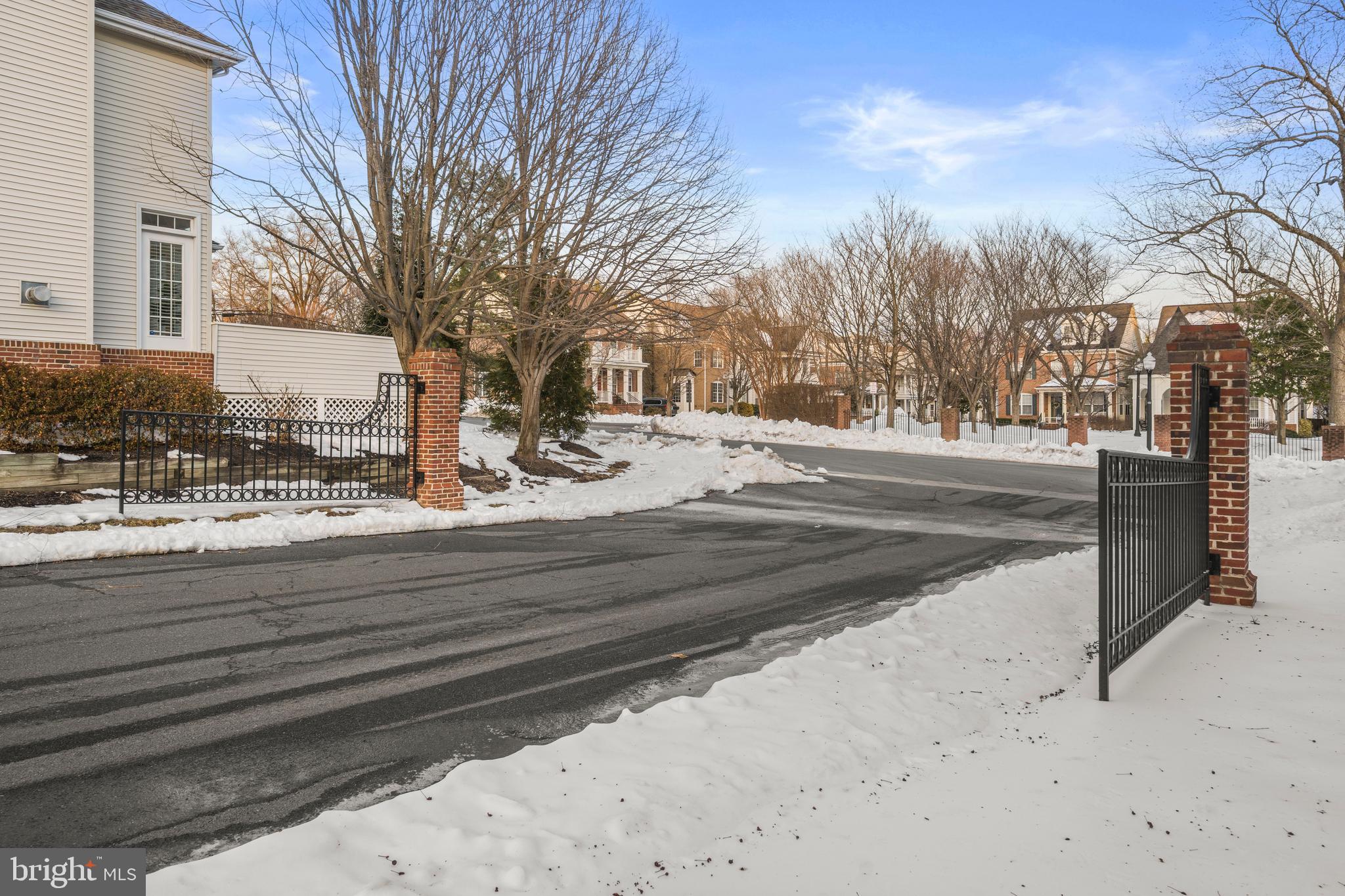 THE BOLTONS - Residential