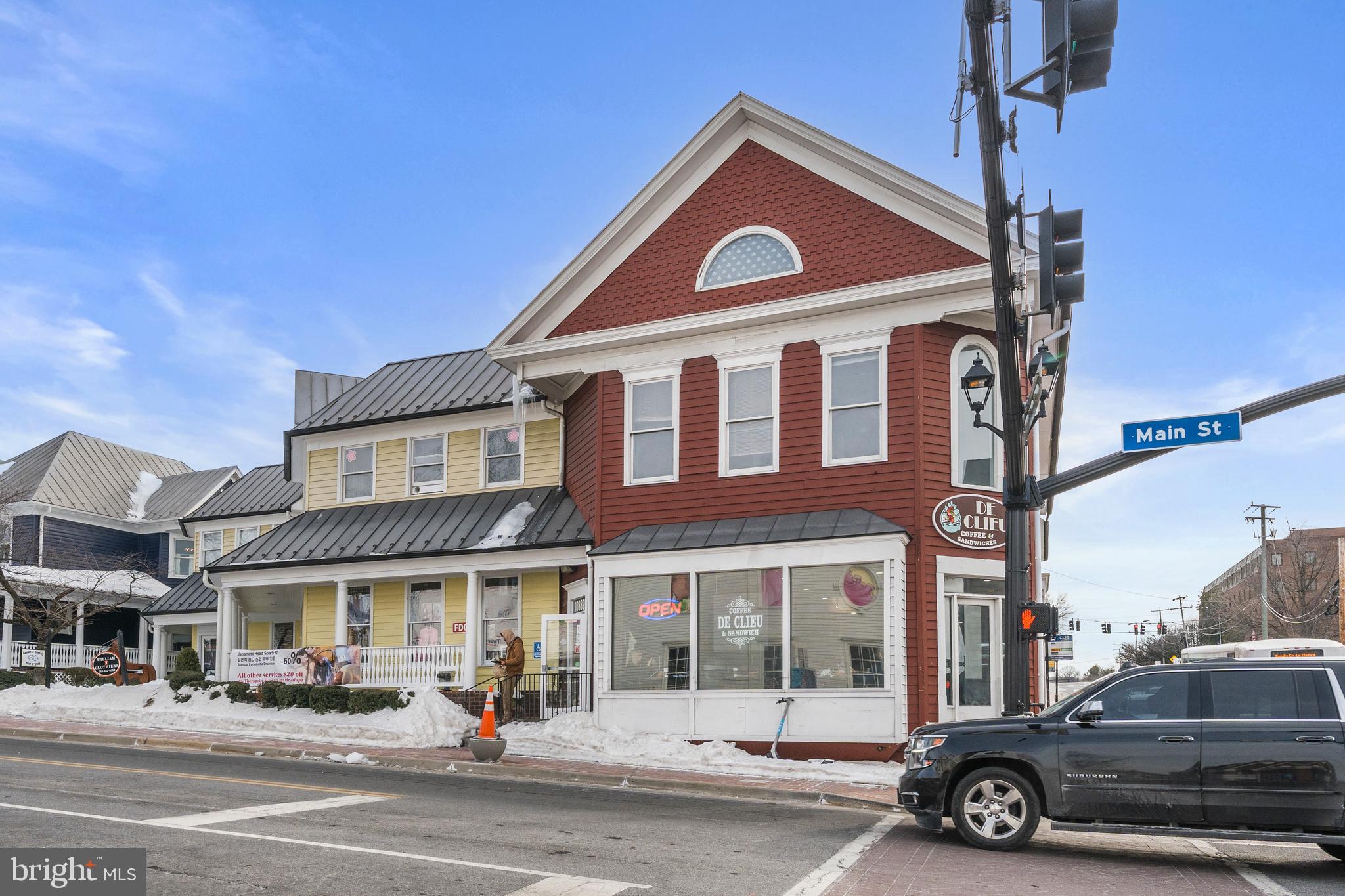 THE BOLTONS - Residential