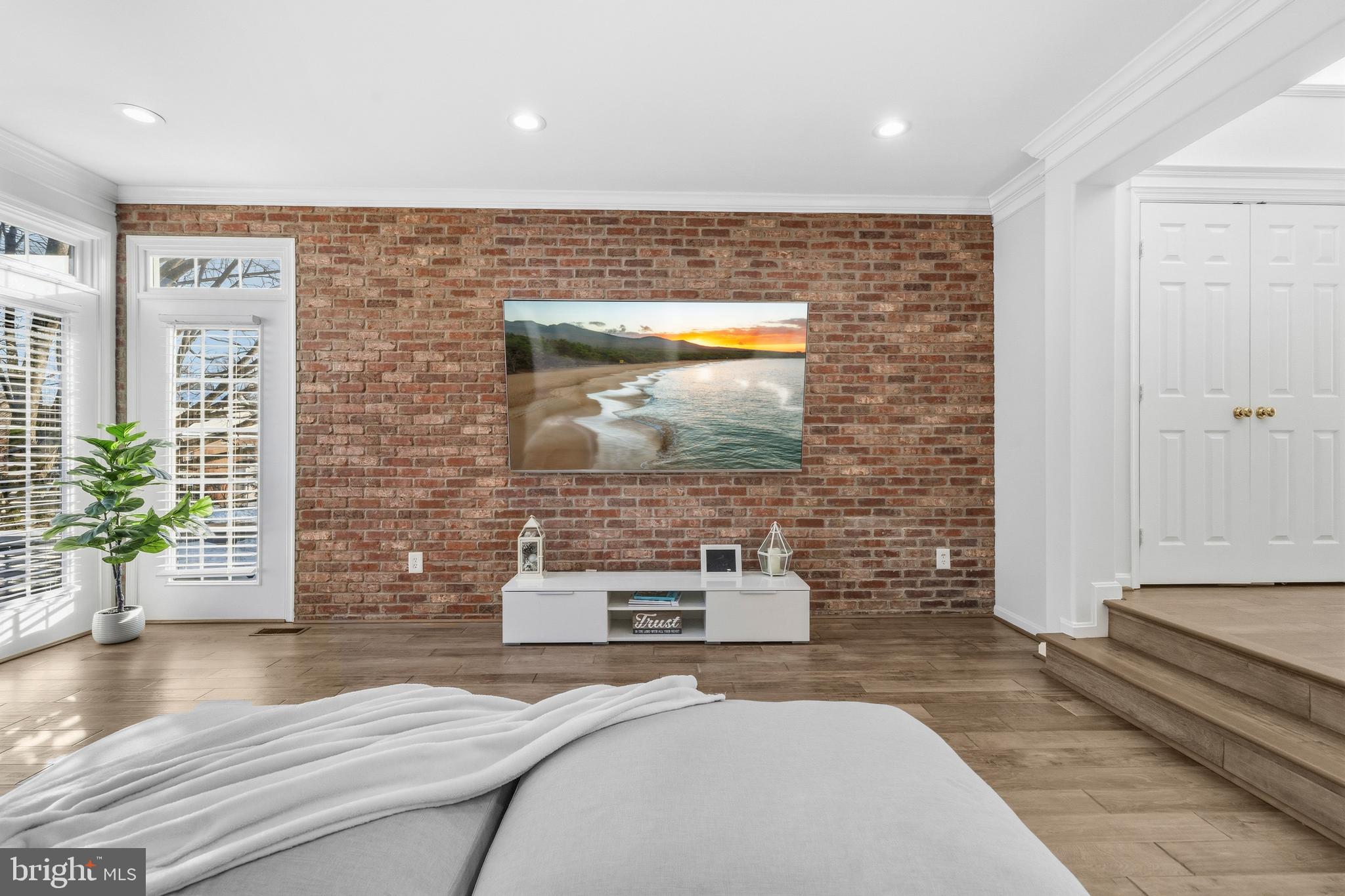 THE BOLTONS - Residential