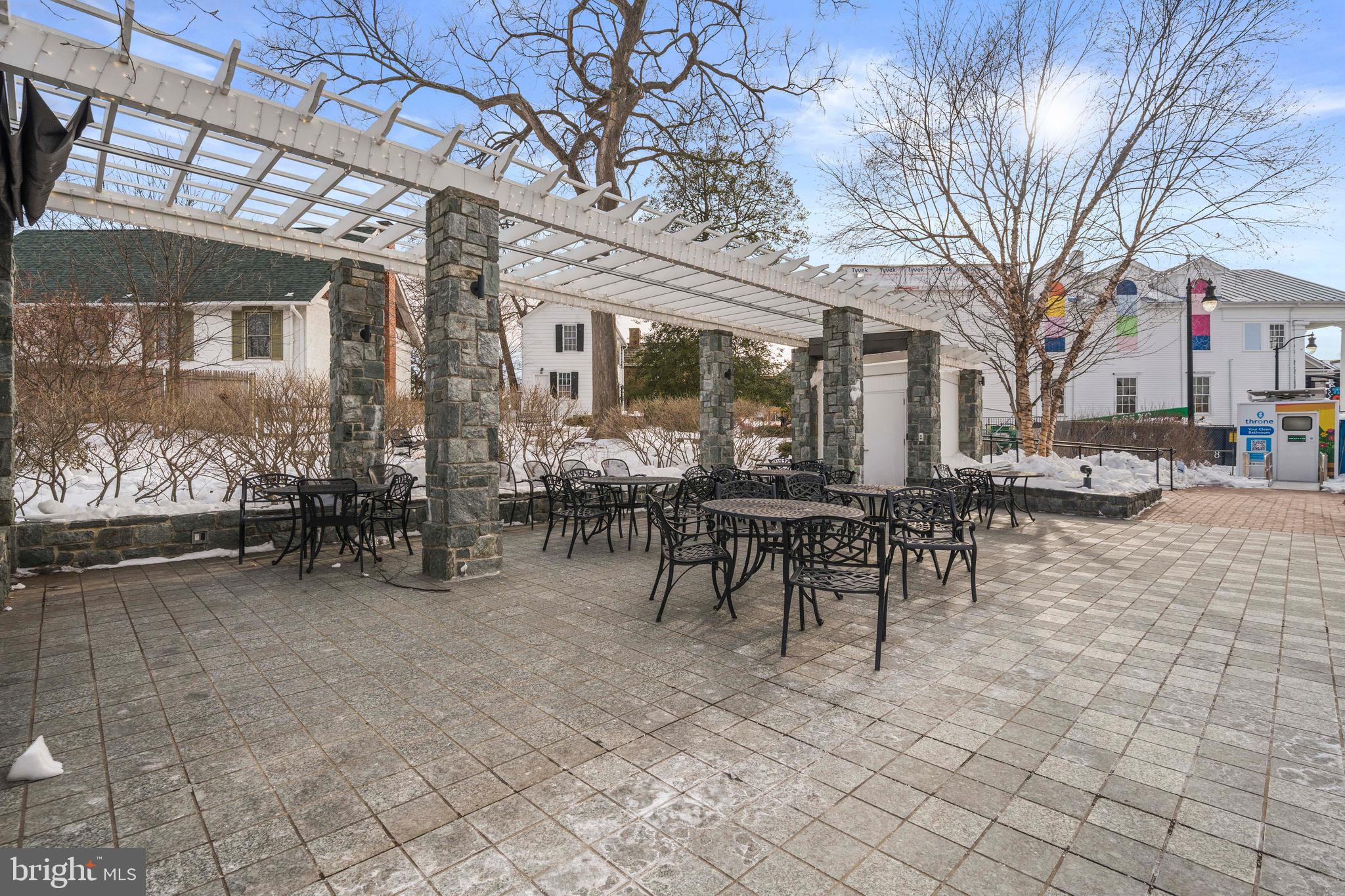 THE BOLTONS - Residential