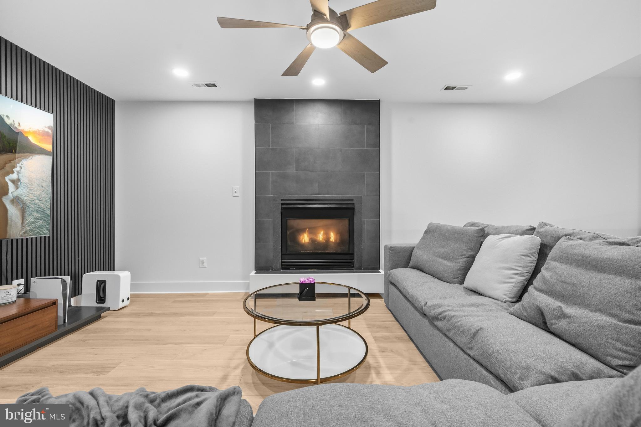 THE BOLTONS - Residential