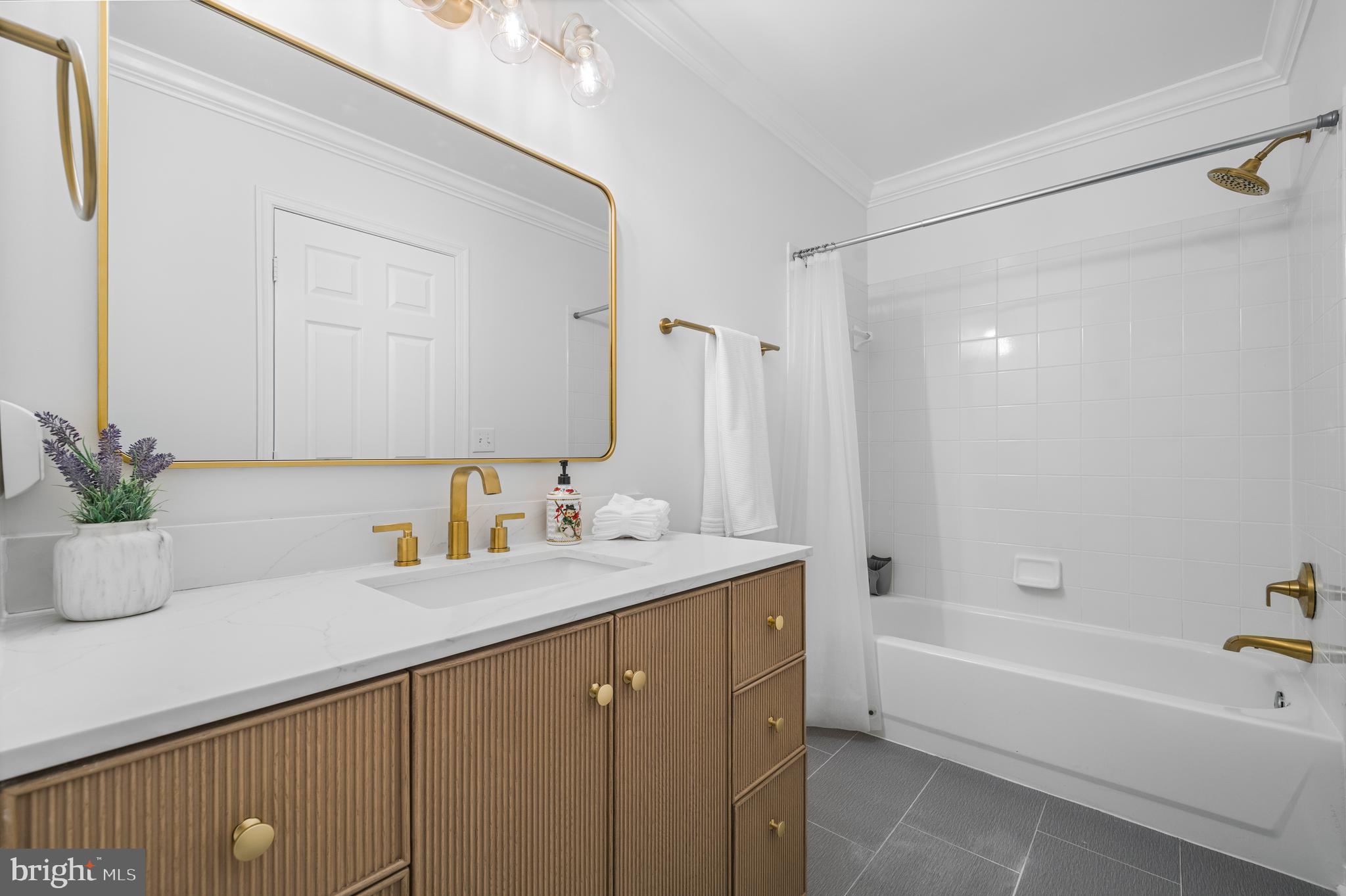 THE BOLTONS - Residential