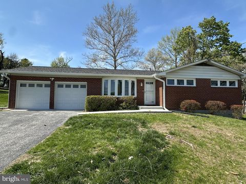 Homes For Rent - 3992 Cooks Lane<br/> ELLICOTT CITY, MD 21043
