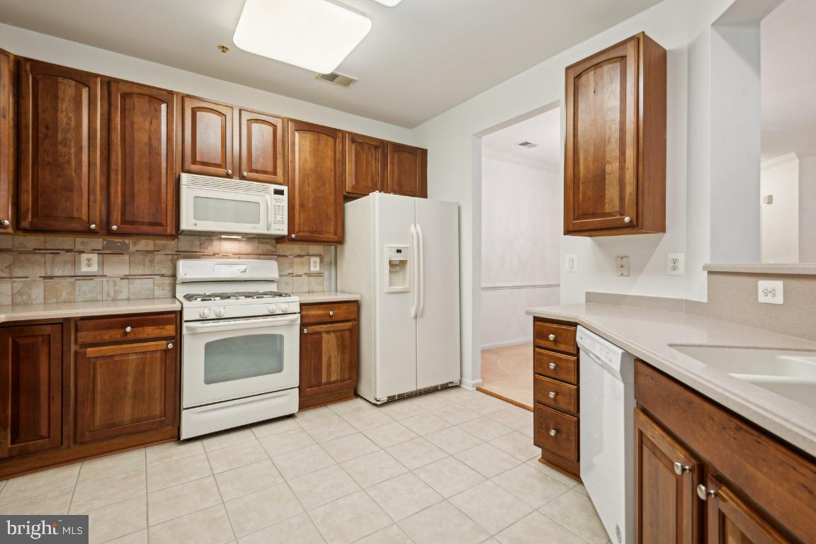 THE COURTS AT REGENT PARK - Residential