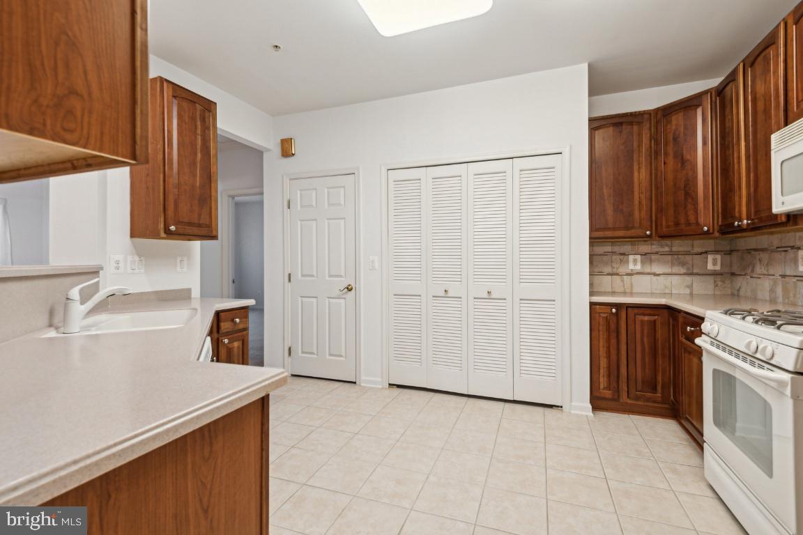 THE COURTS AT REGENT PARK - Residential