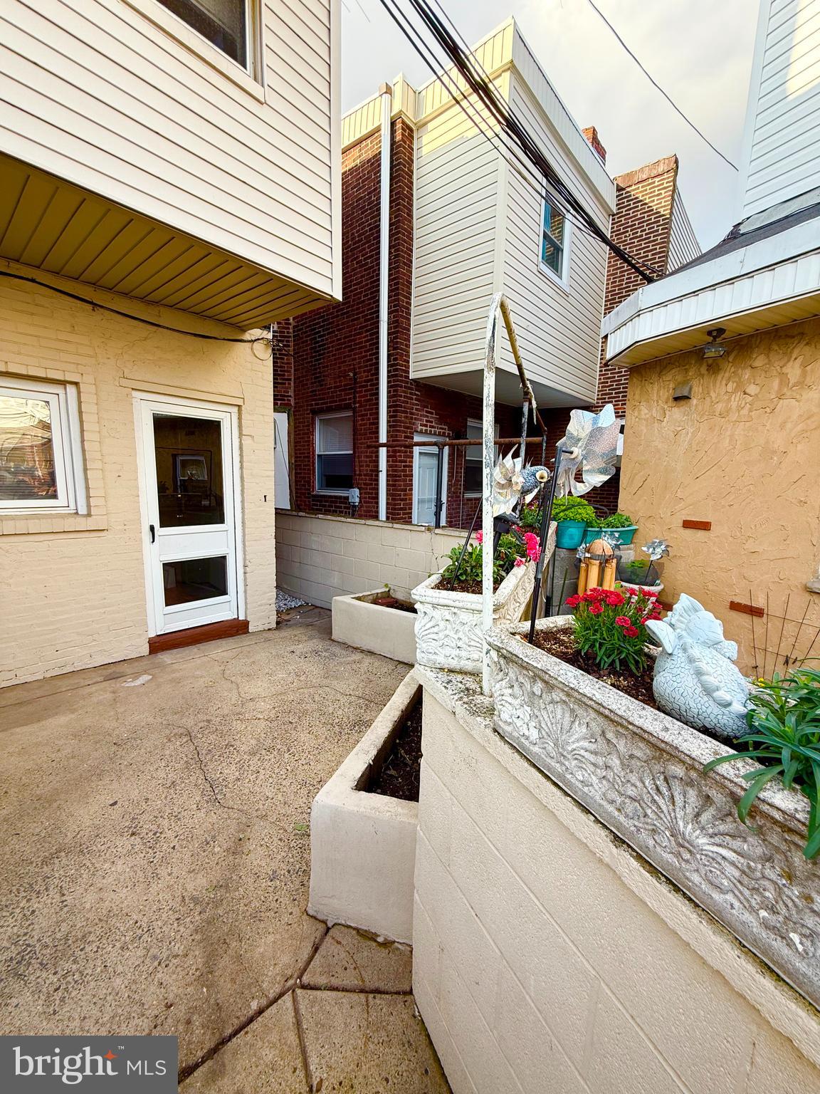 LOWER MOYAMENSING - Residential Lease