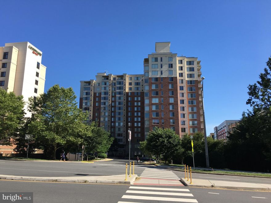 1 bed Condo with 1 parking spot. 2nd parking available for rent.  located blocks to Dunn Loring Metro & the Mosaic District. Open floor plan offers Kit w/ brkfst bar, spacious liv/din area.  unobstructed views. The home is complete with in-unit laundry and amenities pool & fitness. 1 storage unit