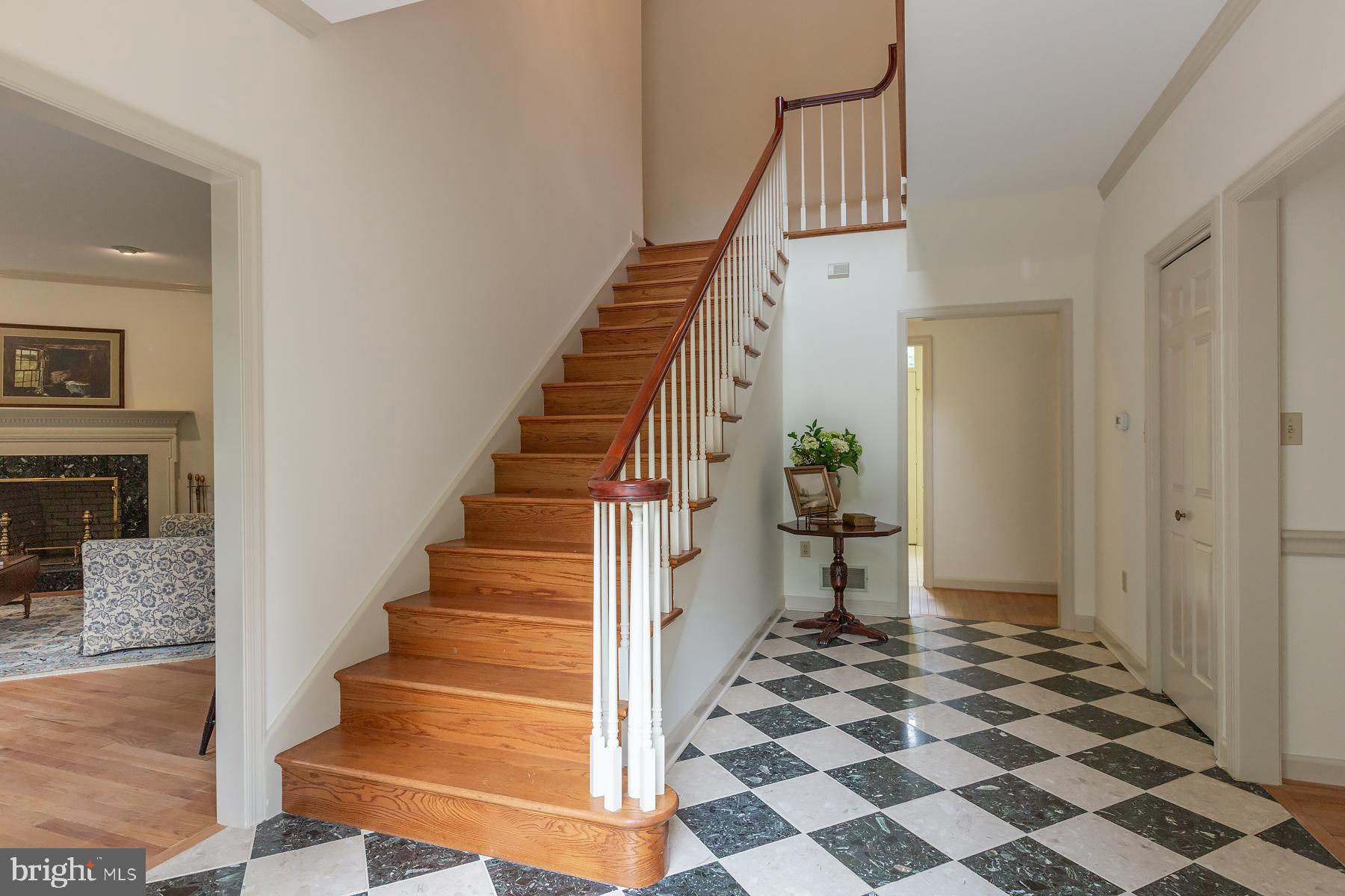 6 CREEKWOOD DRIVE