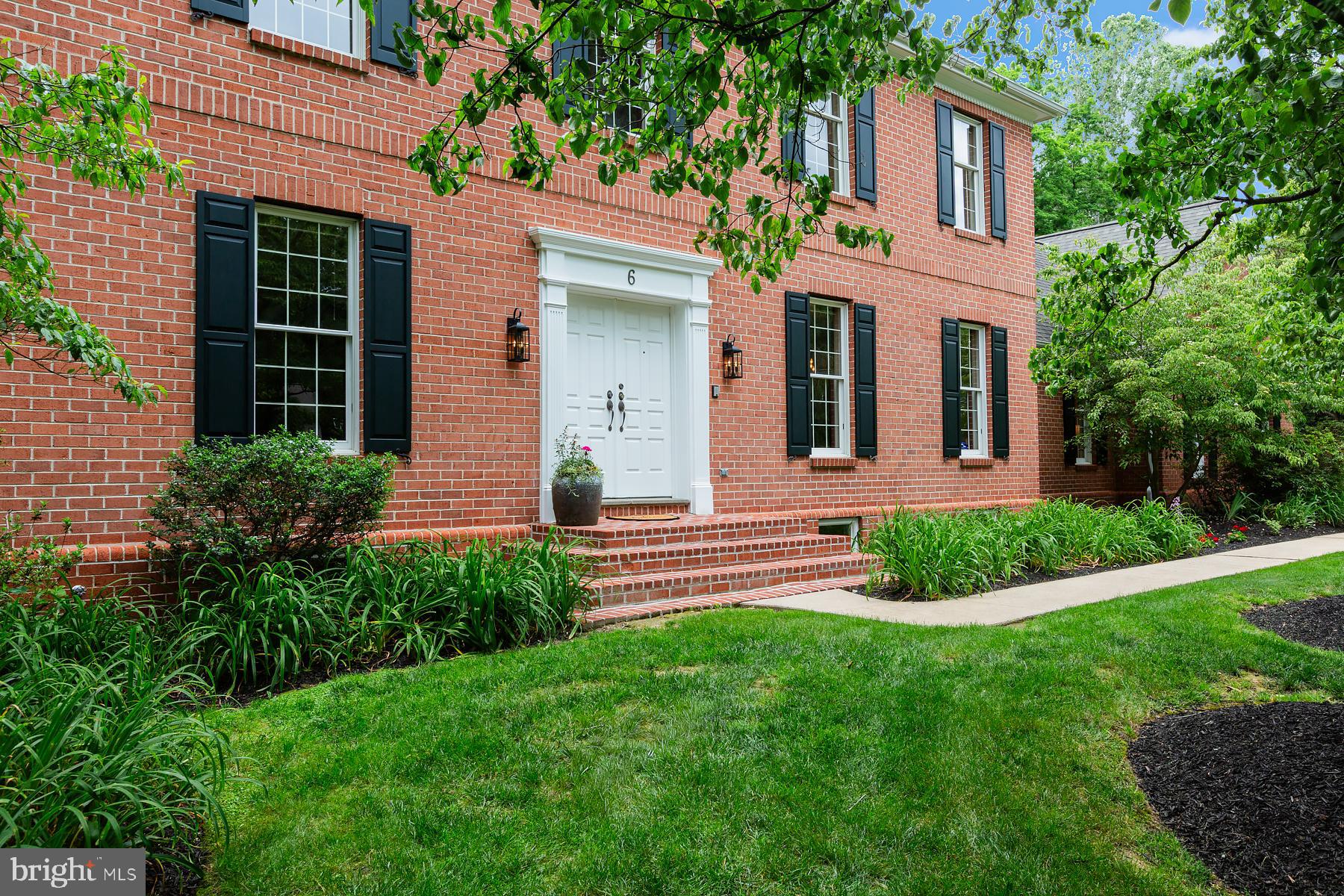 6 CREEKWOOD DRIVE