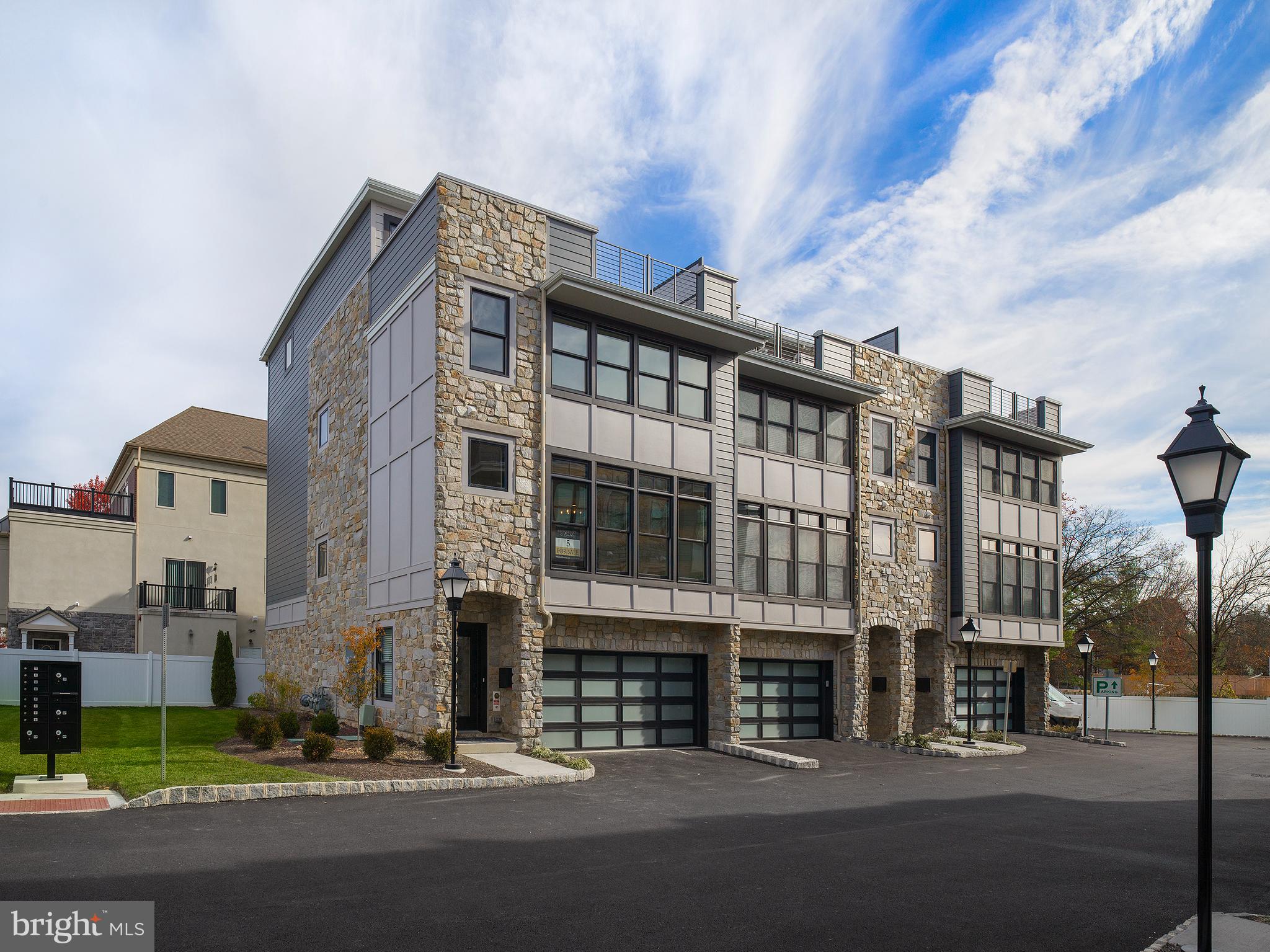 BROWNSTONES AT BERKLEY - Residential
