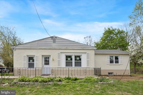 Photo of 102 Bristol Oxford Valley Road, LANGHORNE, PA 19047 (MLS # PABU2114236)