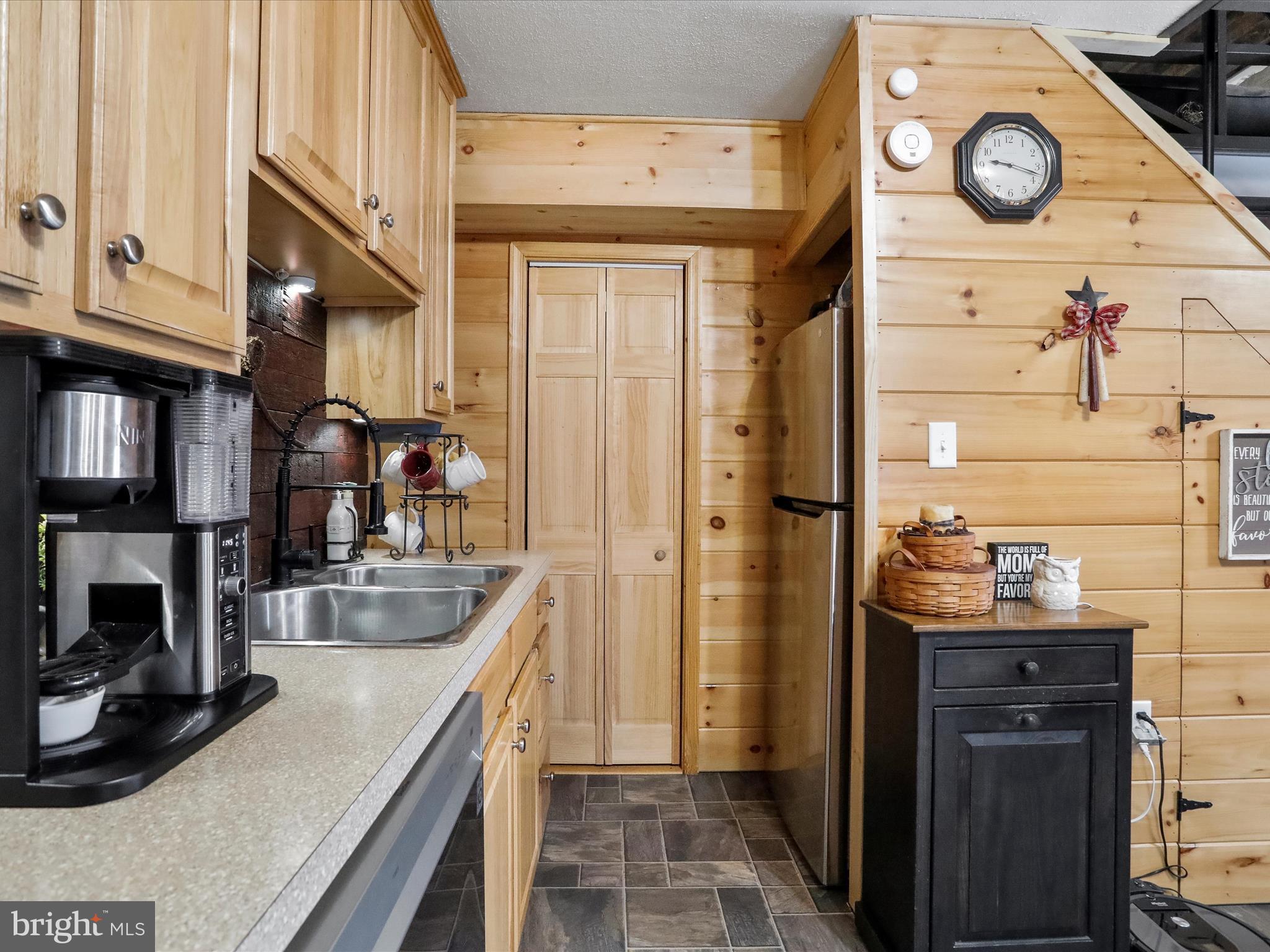 SPRING GAP MOUNTAIN - Residential