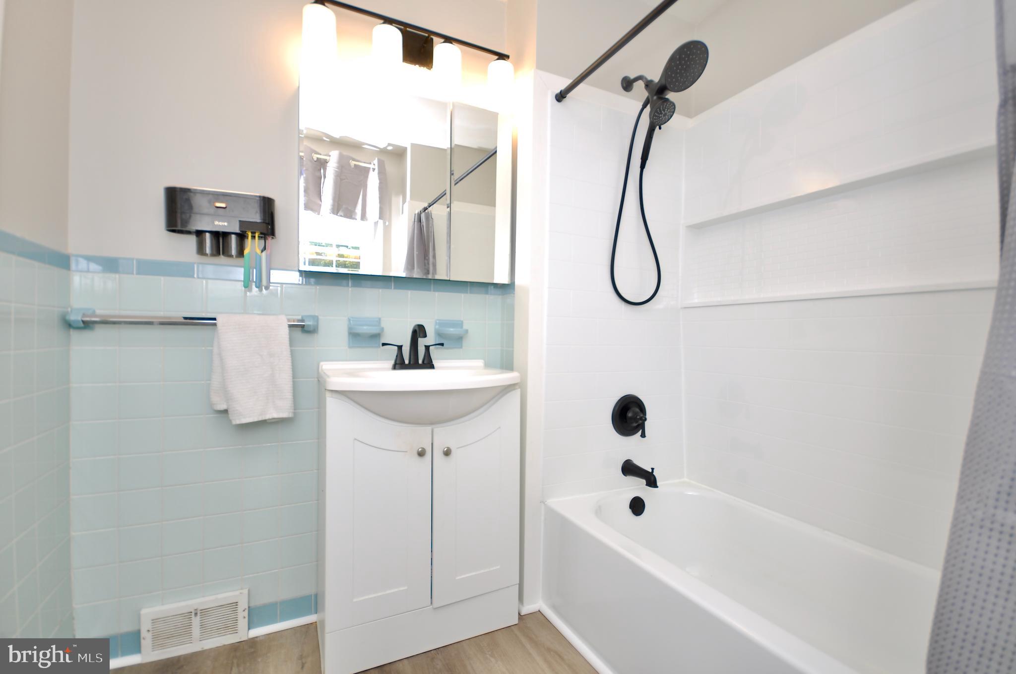 JENKINTOWN MANOR - Residential