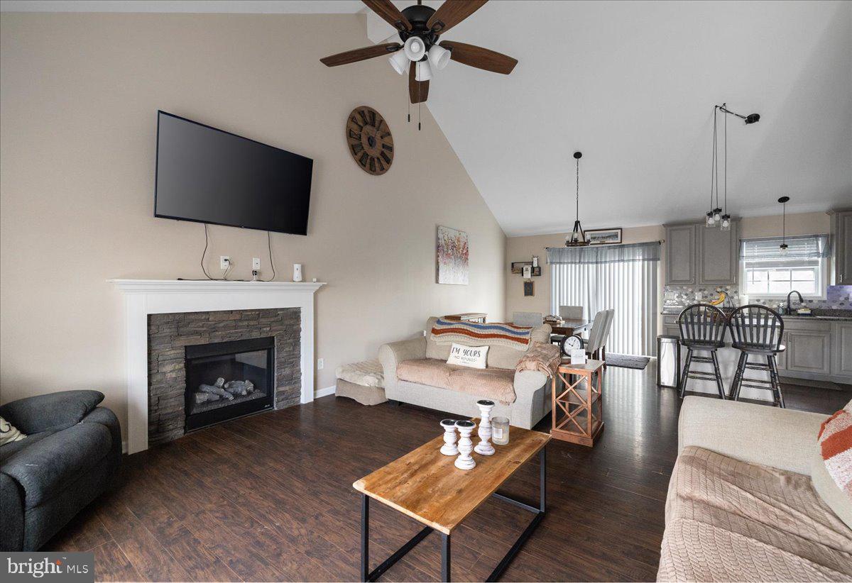 CRESTFIELD - Residential