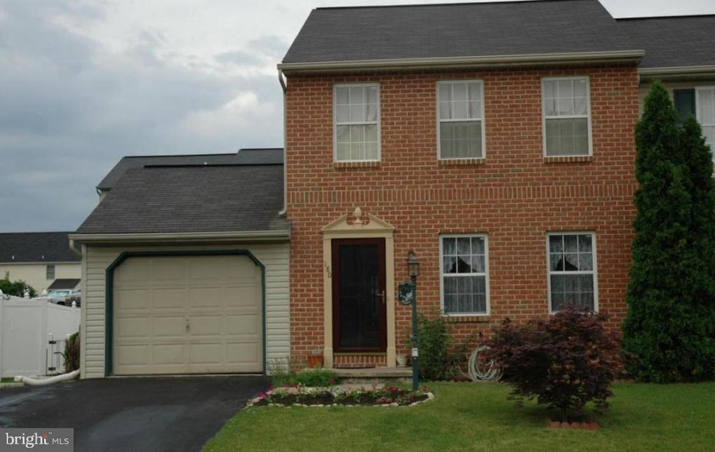 Photo of 180 Heatherwood Drive, EPHRATA, PA 17522 (MLS # PALA2096598)