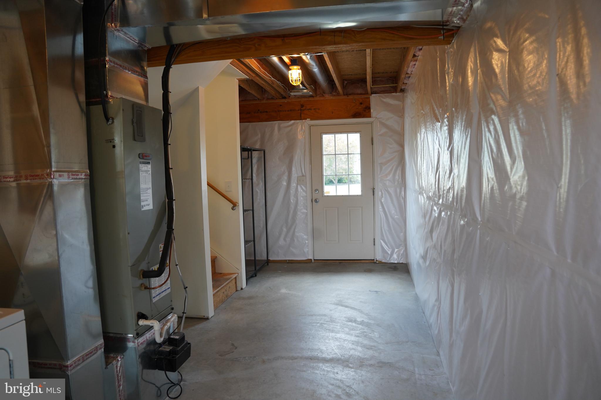 MIDDLE CREEK MANOR - Residential Lease