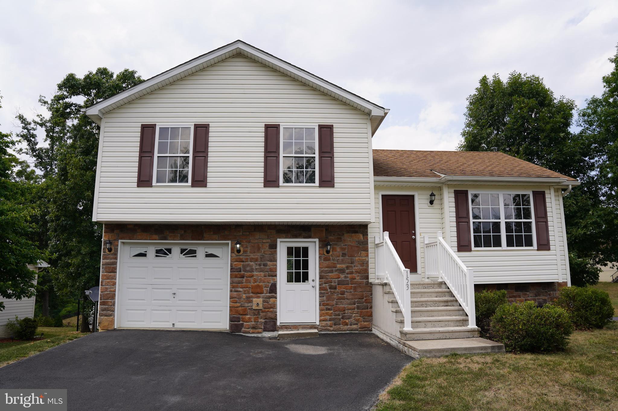 MIDDLE CREEK MANOR - Residential Lease