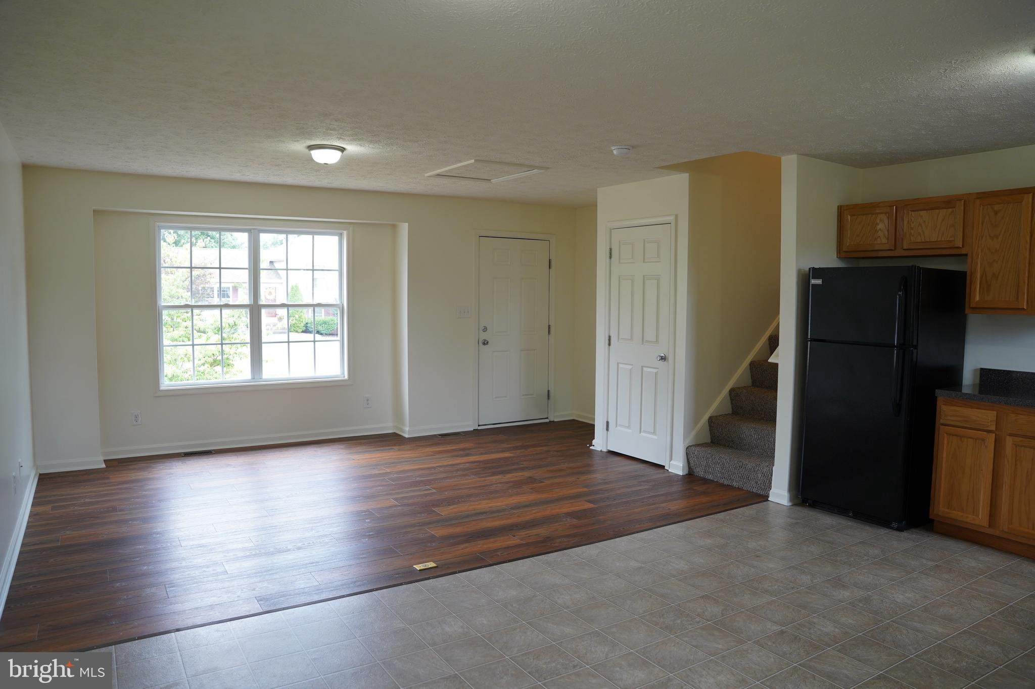 MIDDLE CREEK MANOR - Residential Lease