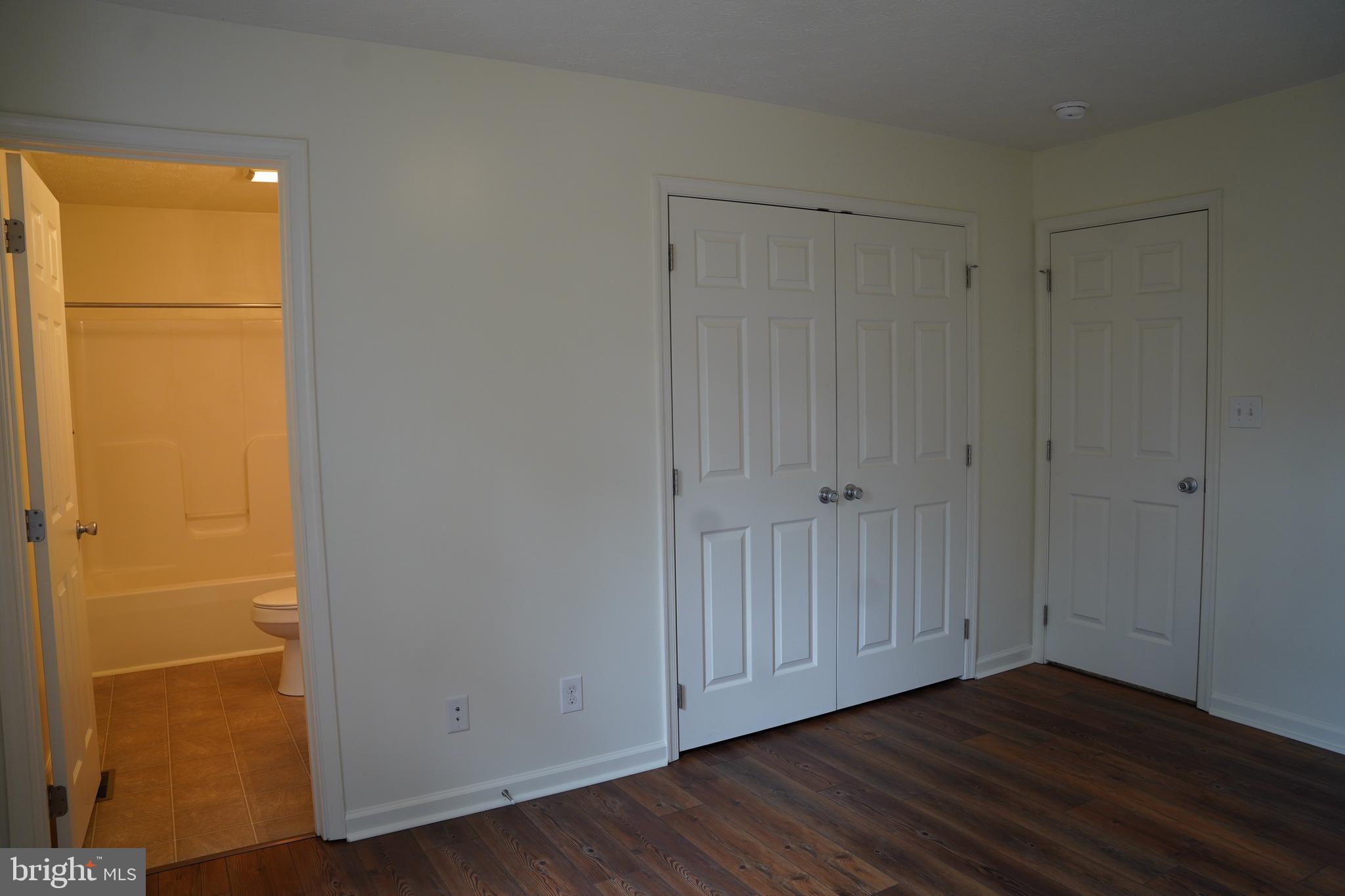 MIDDLE CREEK MANOR - Residential Lease