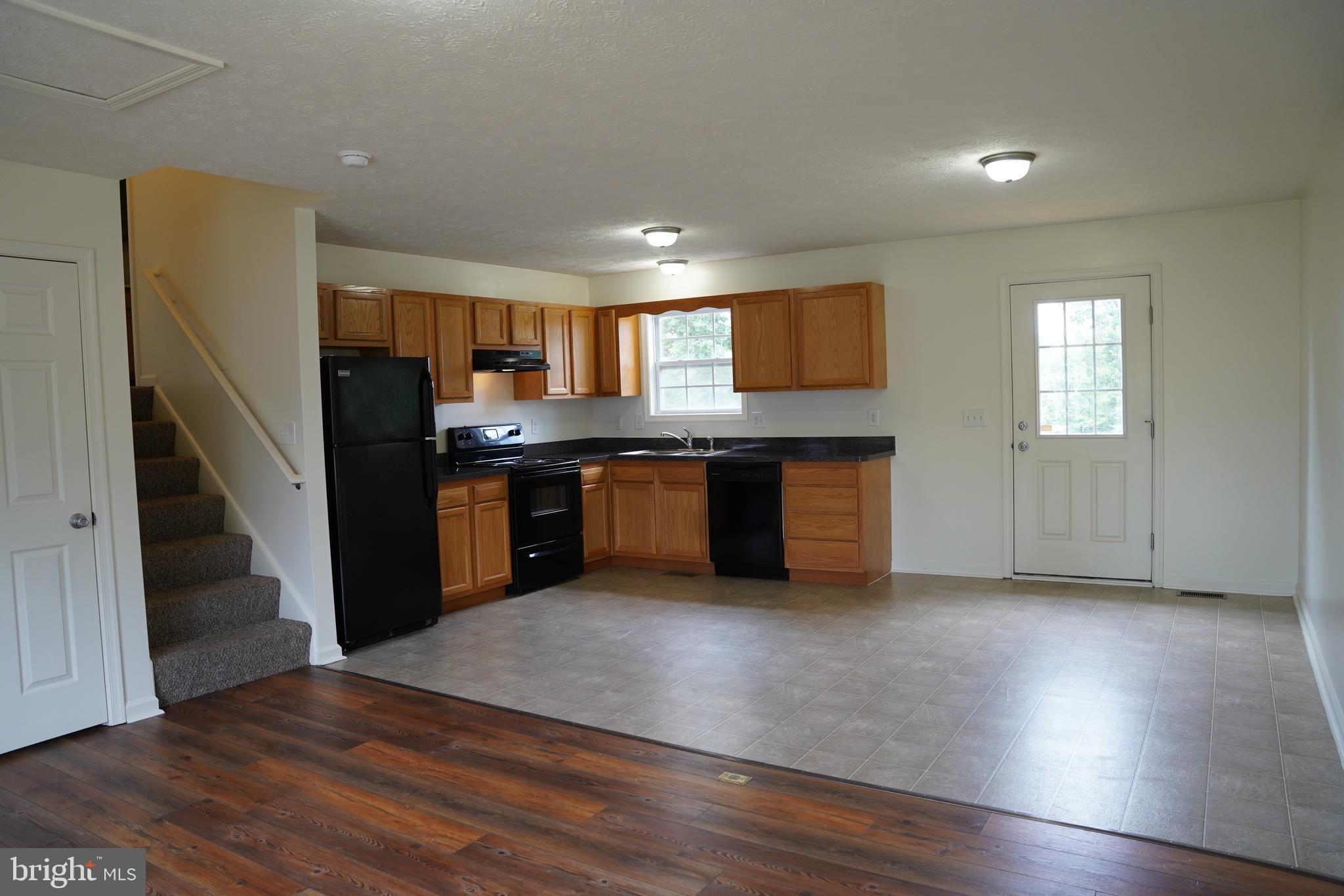 MIDDLE CREEK MANOR - Residential Lease