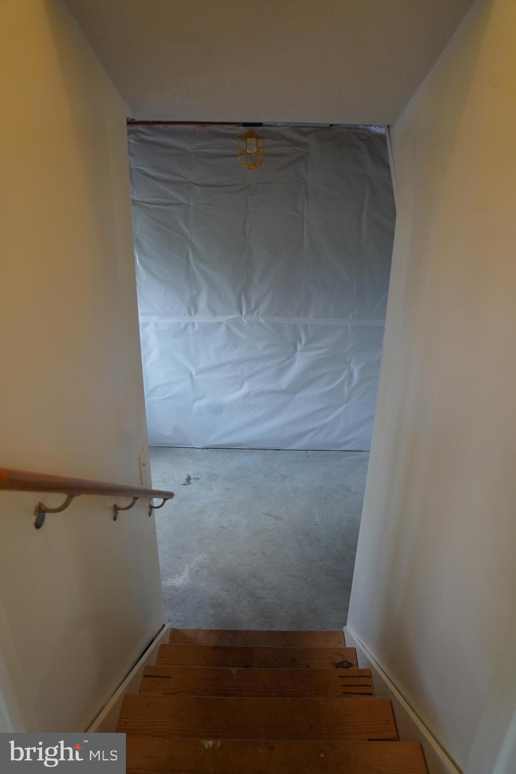 MIDDLE CREEK MANOR - Residential Lease