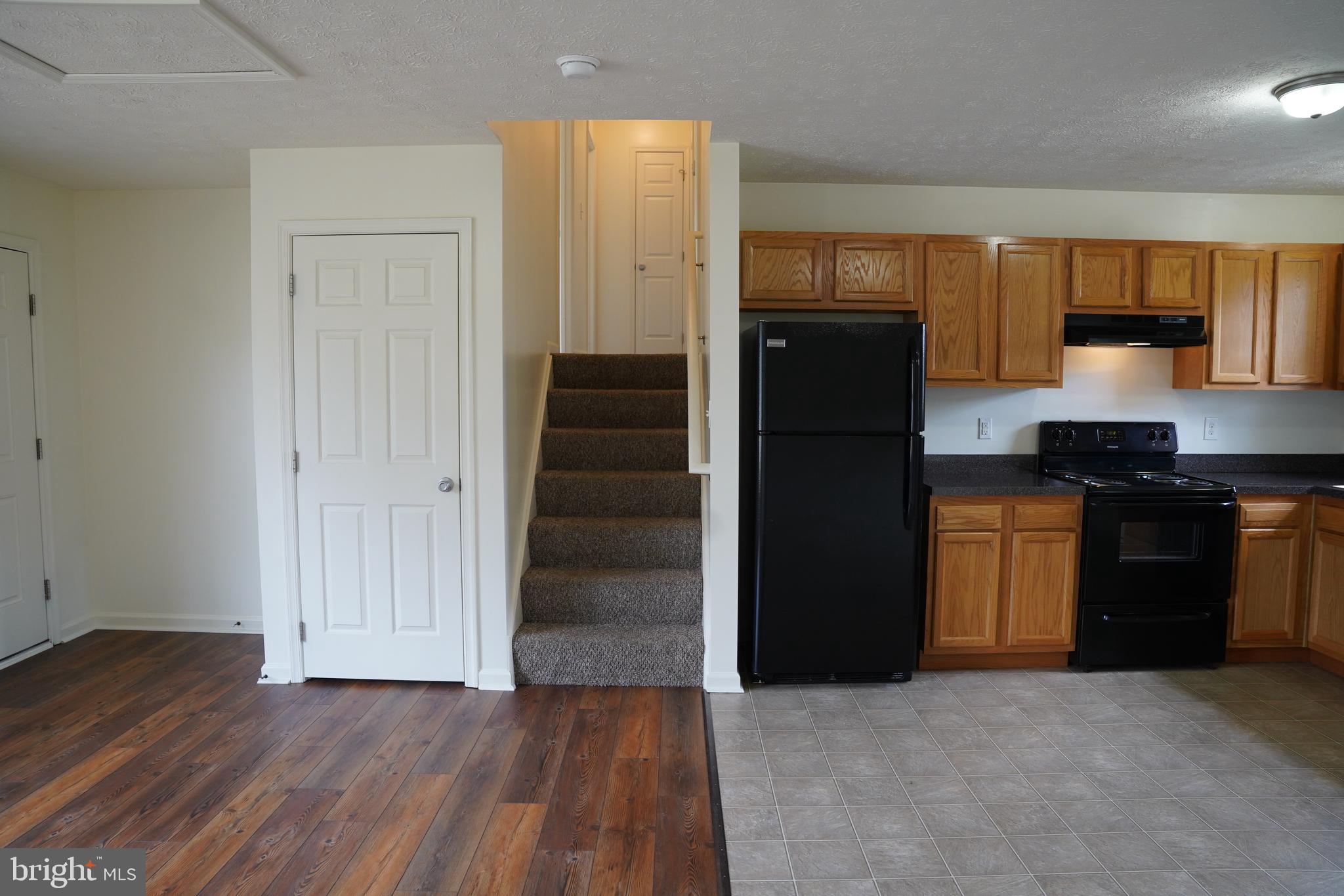 MIDDLE CREEK MANOR - Residential Lease