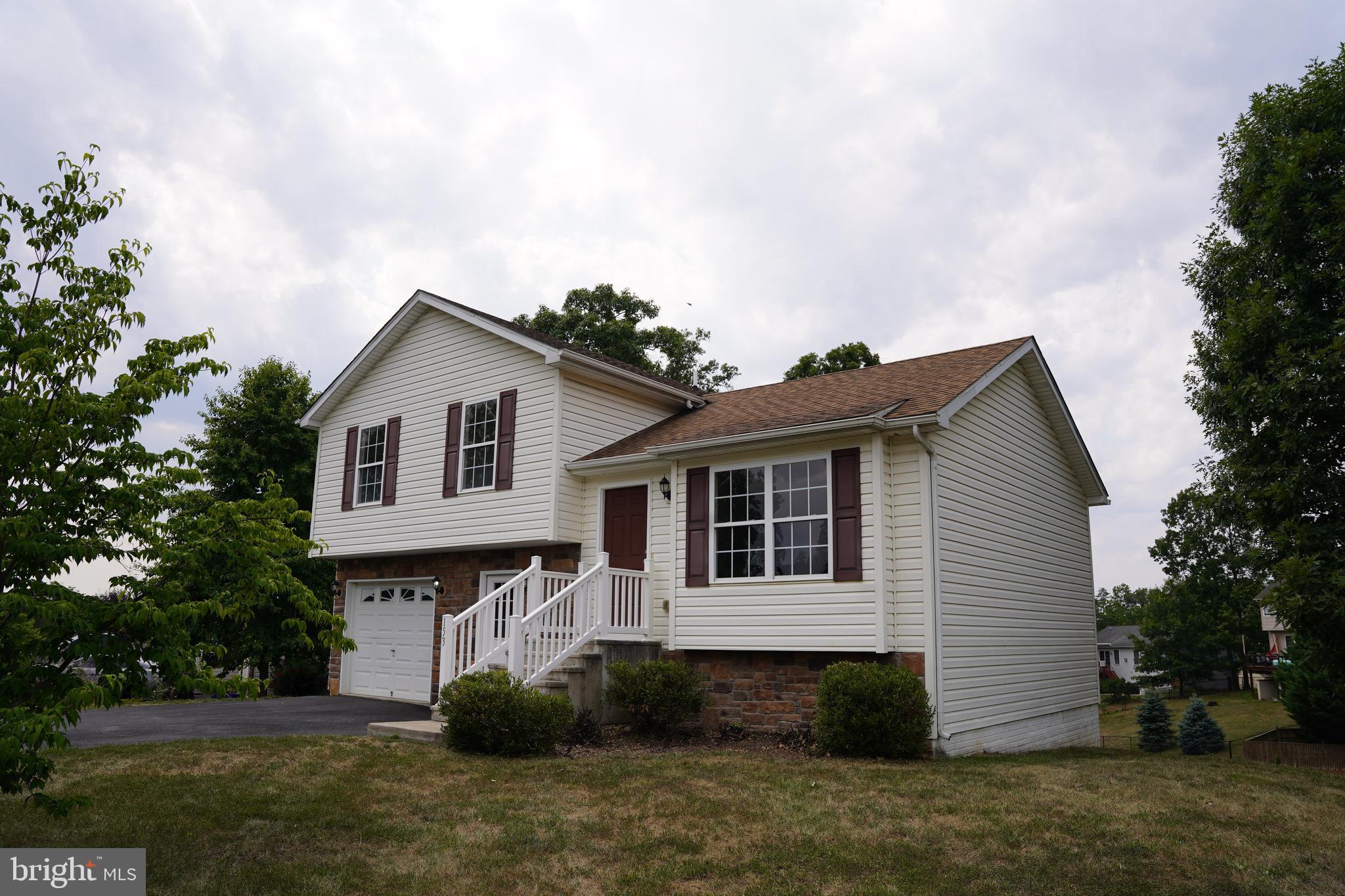 MIDDLE CREEK MANOR - Residential Lease