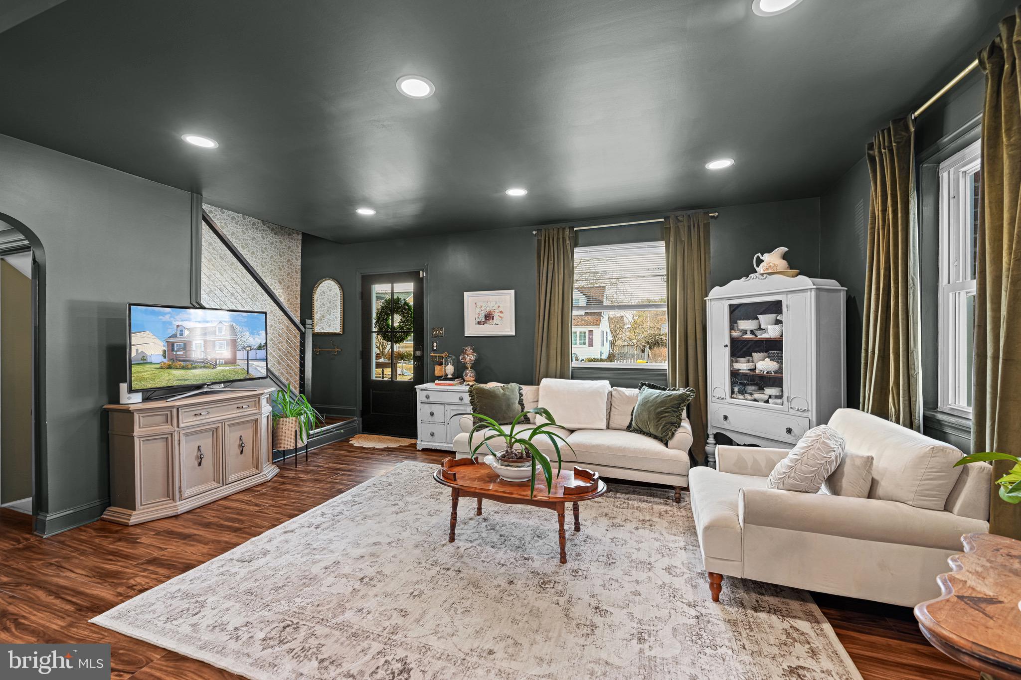 RIVIERA BEACH - Residential