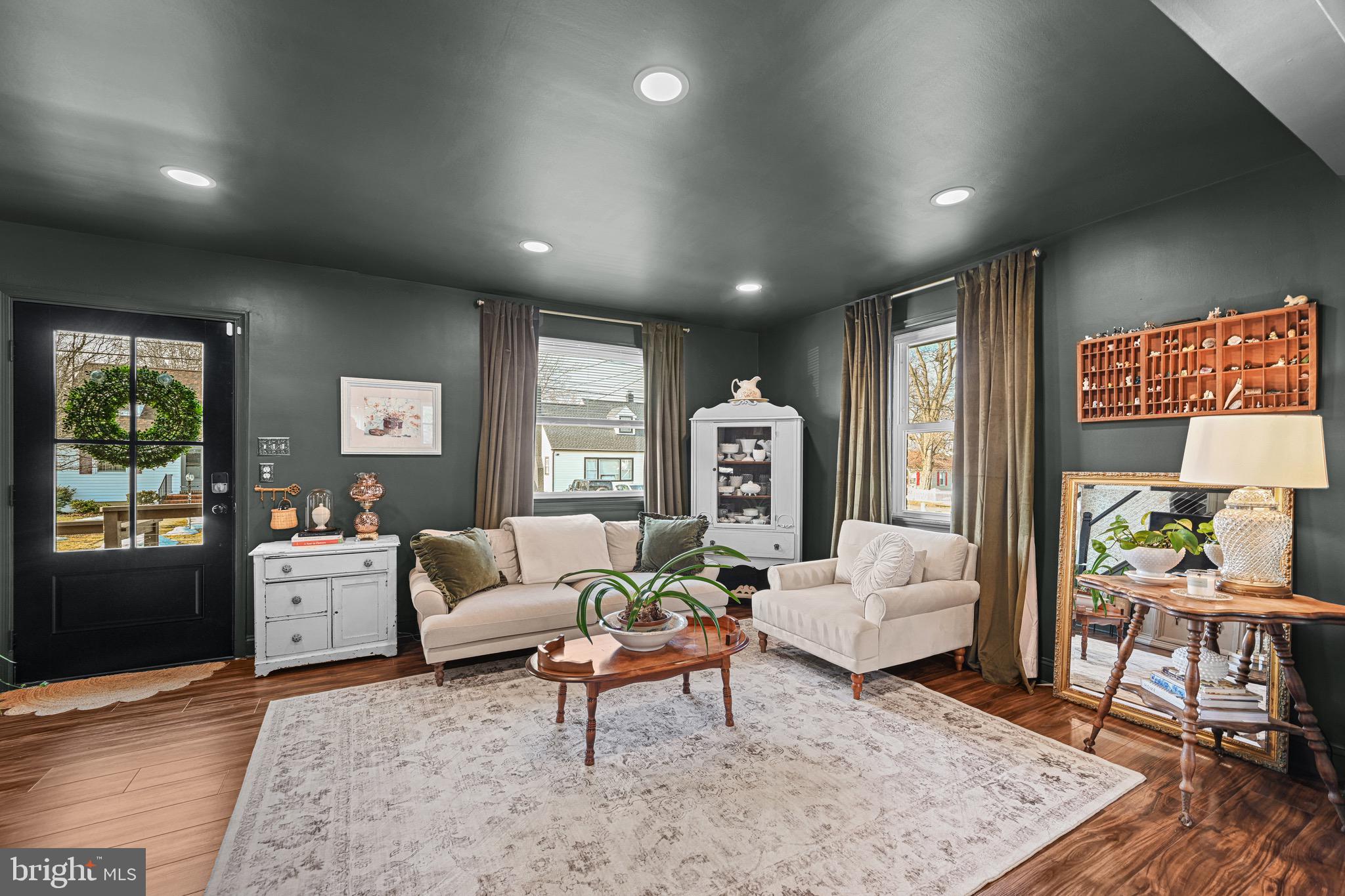 RIVIERA BEACH - Residential