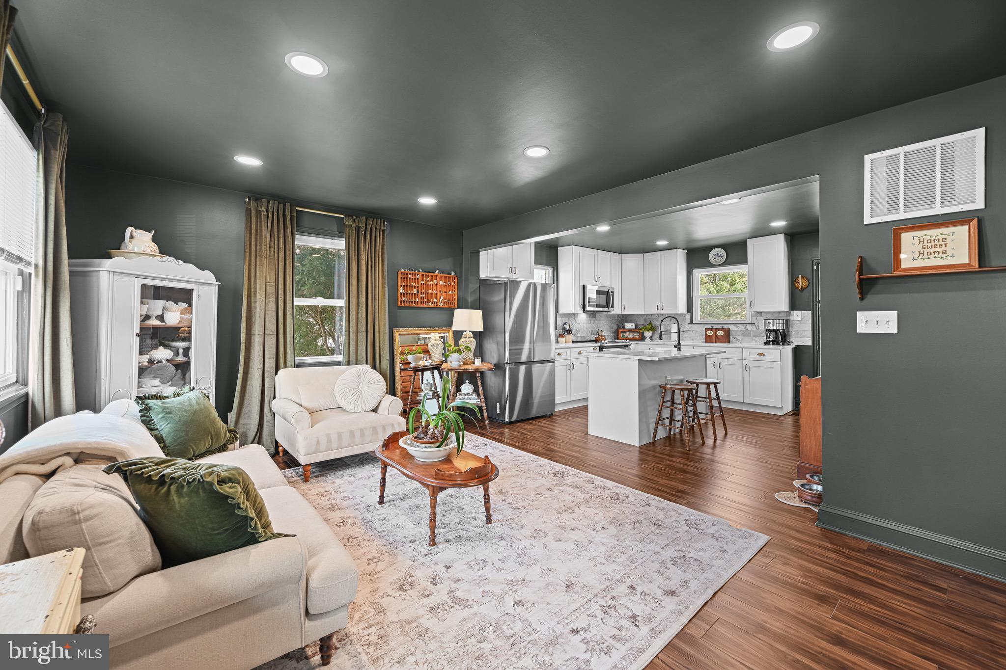 RIVIERA BEACH - Residential