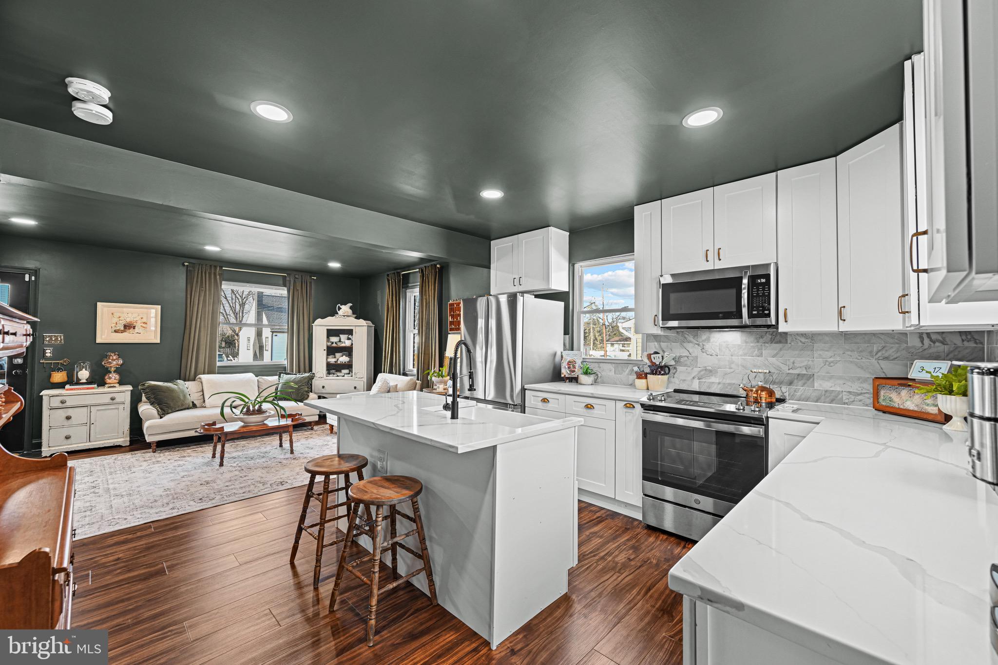 RIVIERA BEACH - Residential