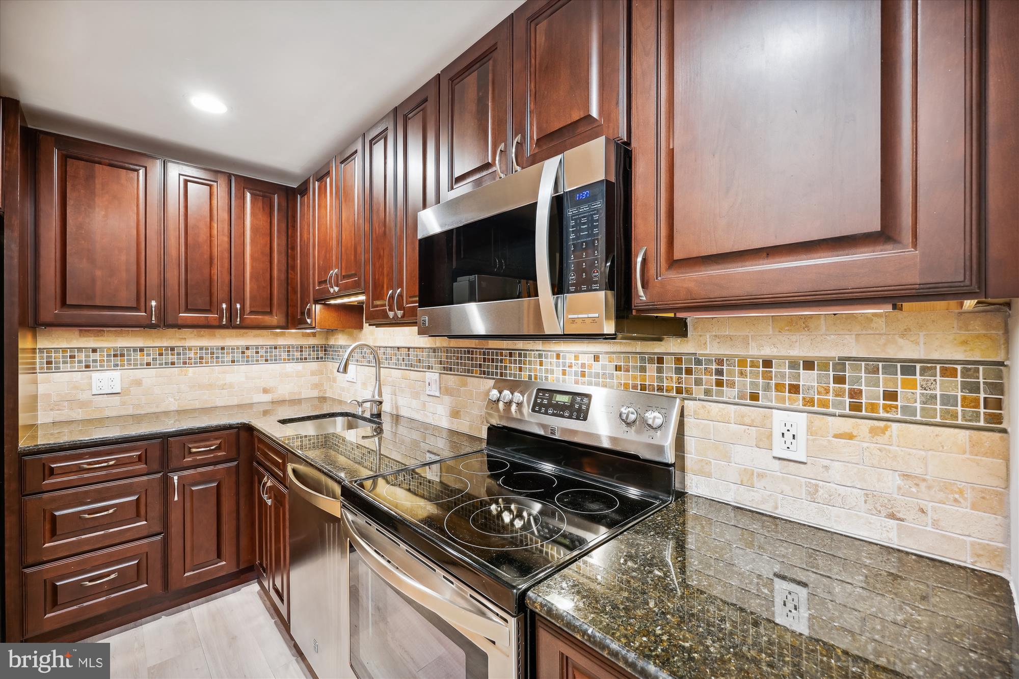 FLOWER HILL - Residential