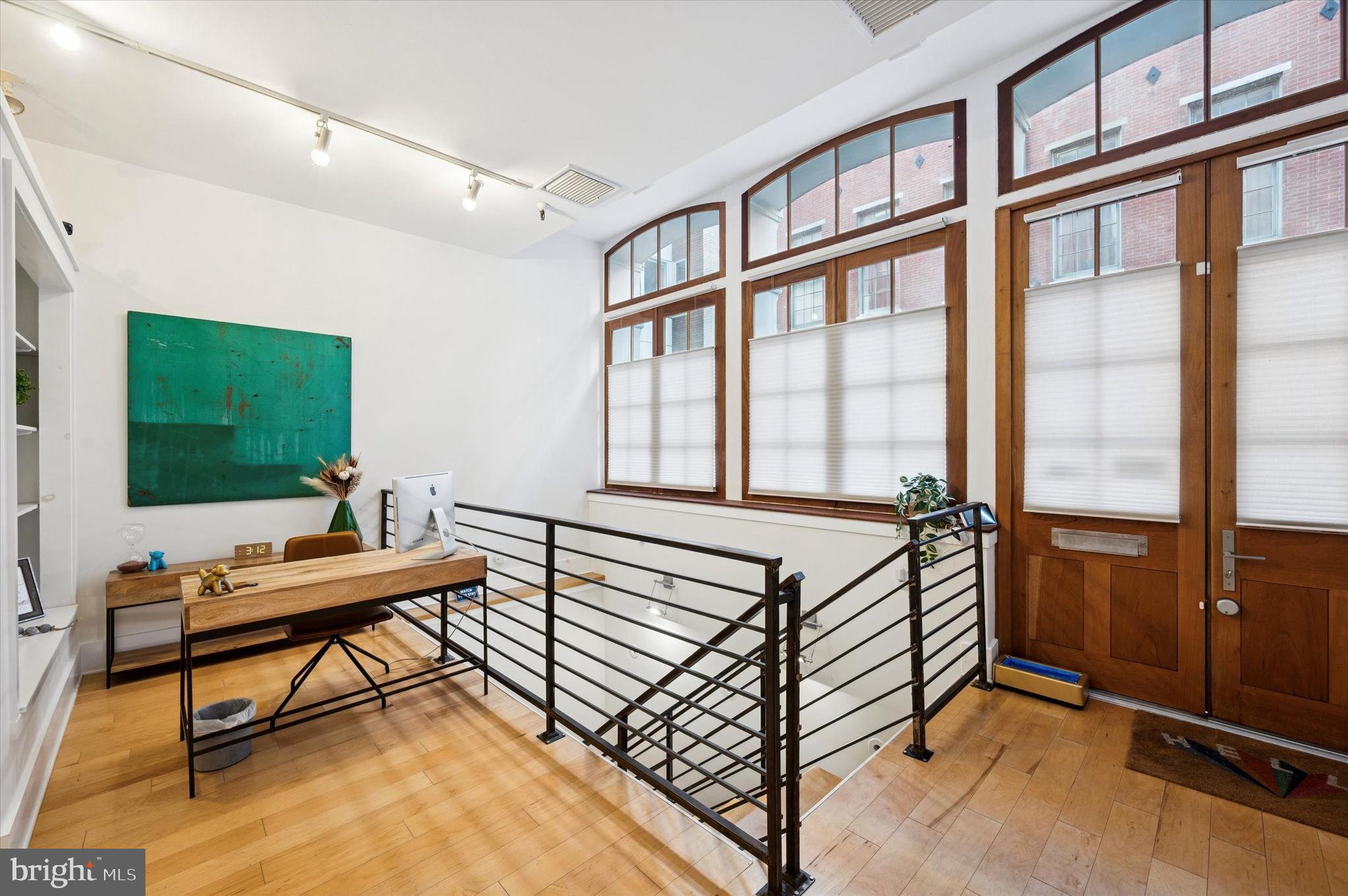 OLD CITY - Commercial Sale