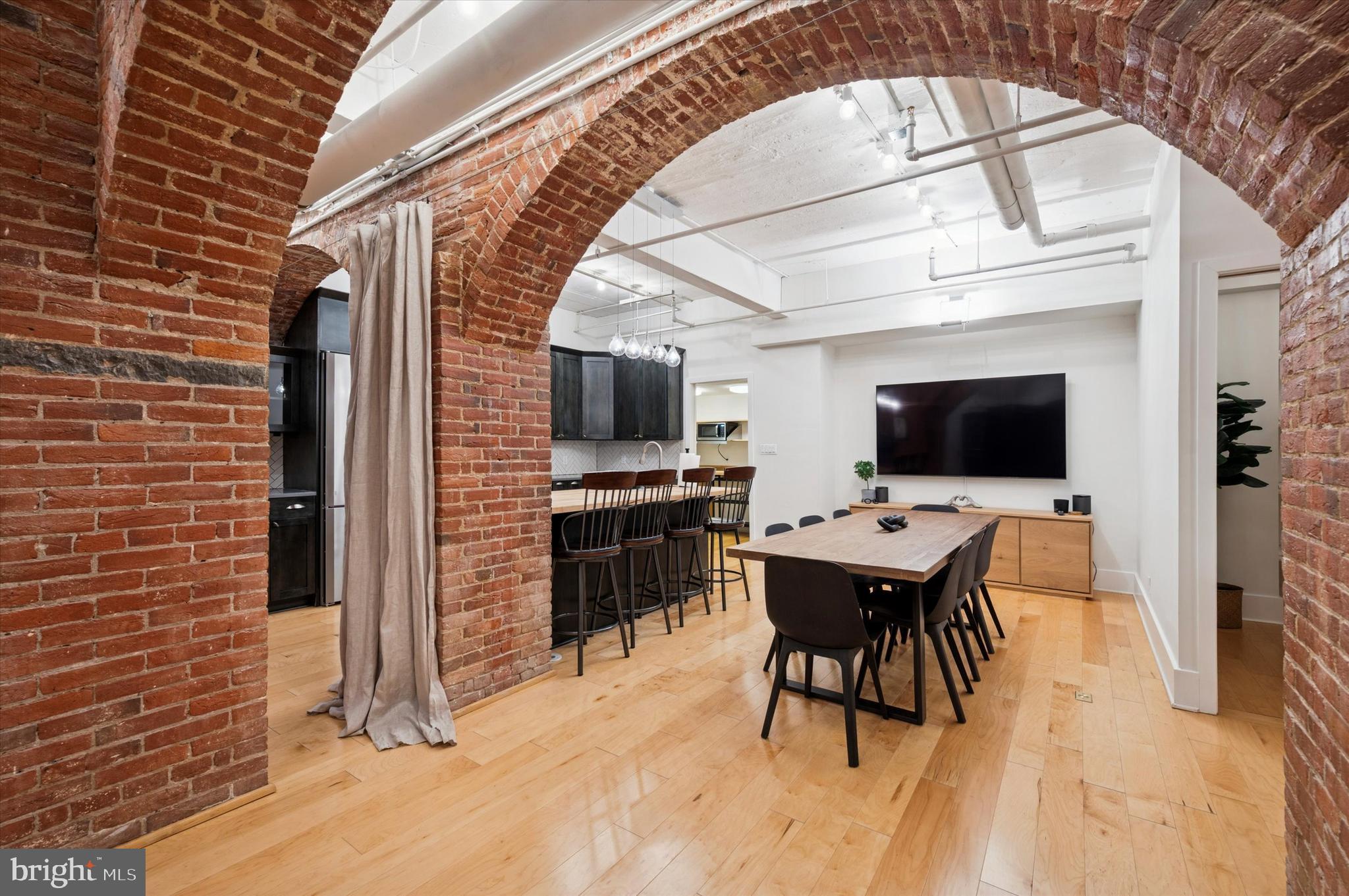 OLD CITY - Commercial Sale