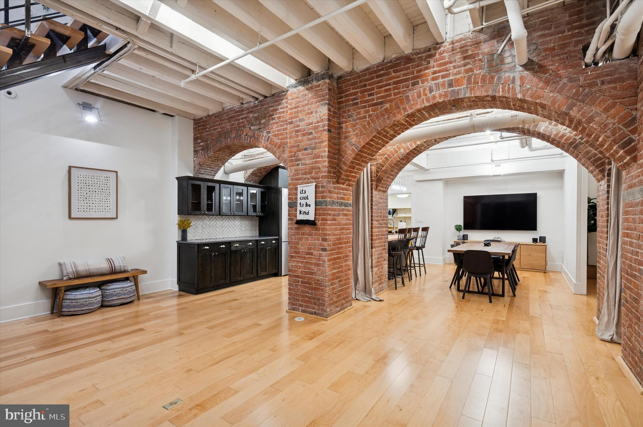 OLD CITY - Commercial Sale