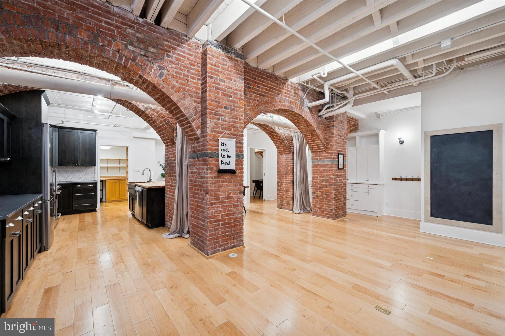 OLD CITY - Commercial Sale