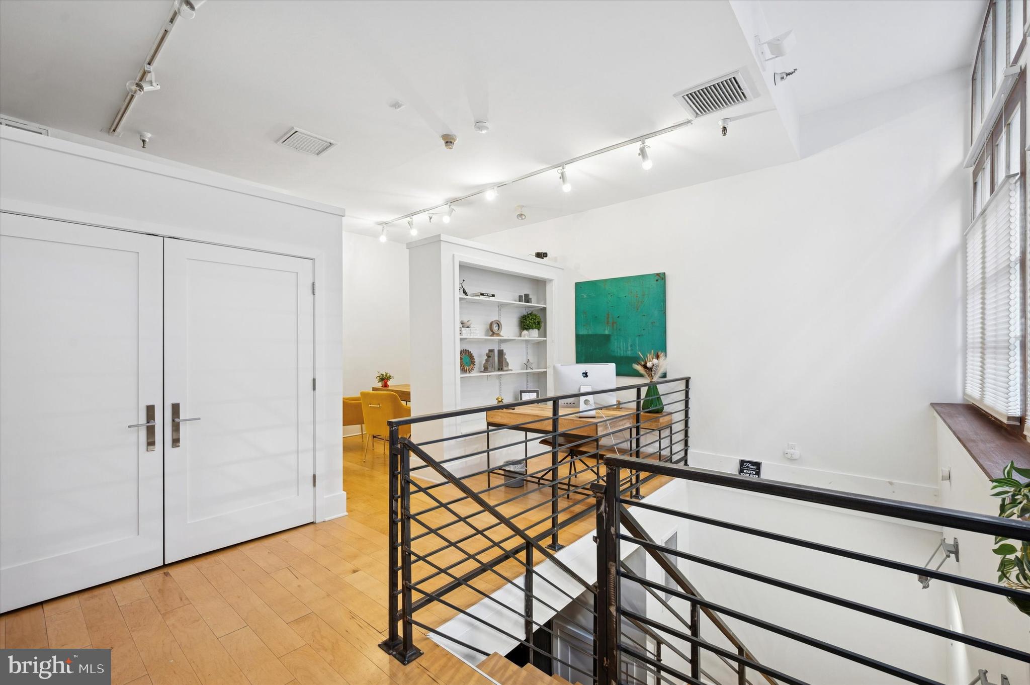 OLD CITY - Commercial Sale