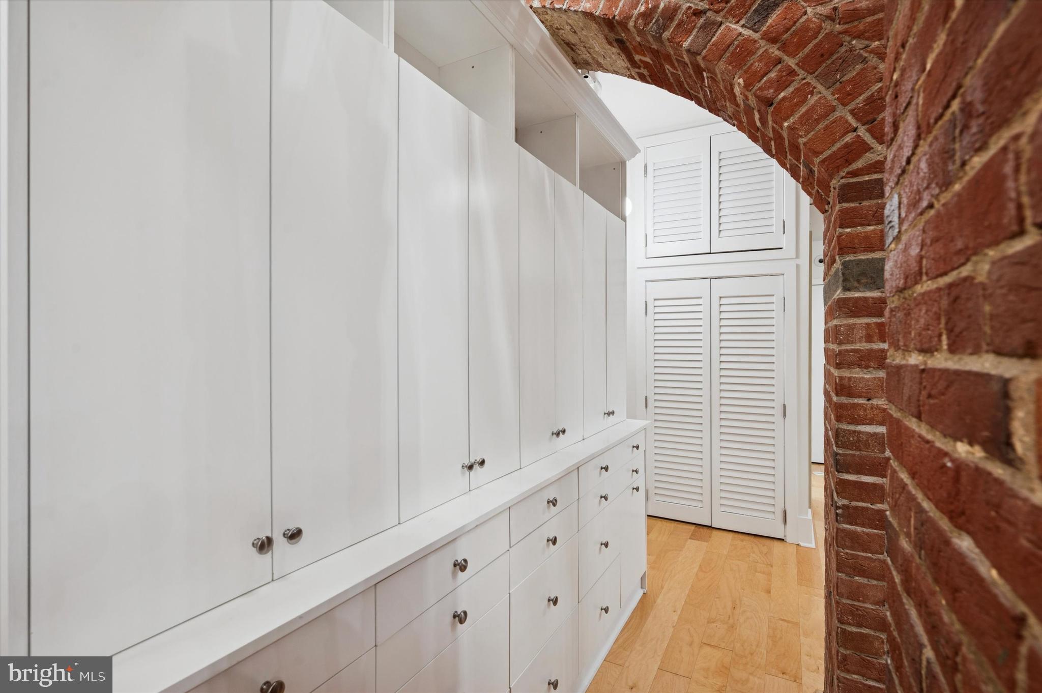 OLD CITY - Commercial Sale