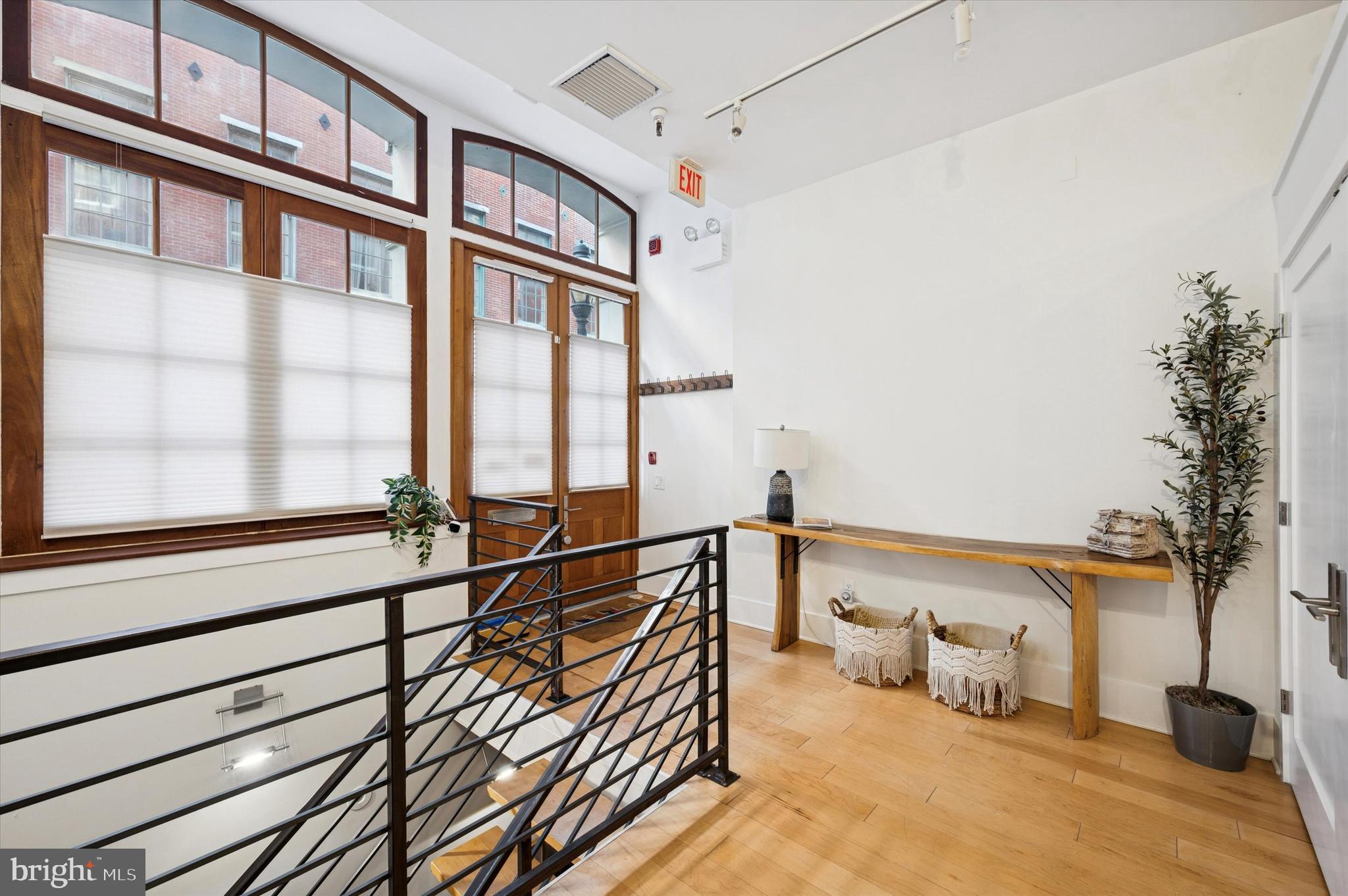 OLD CITY - Commercial Sale