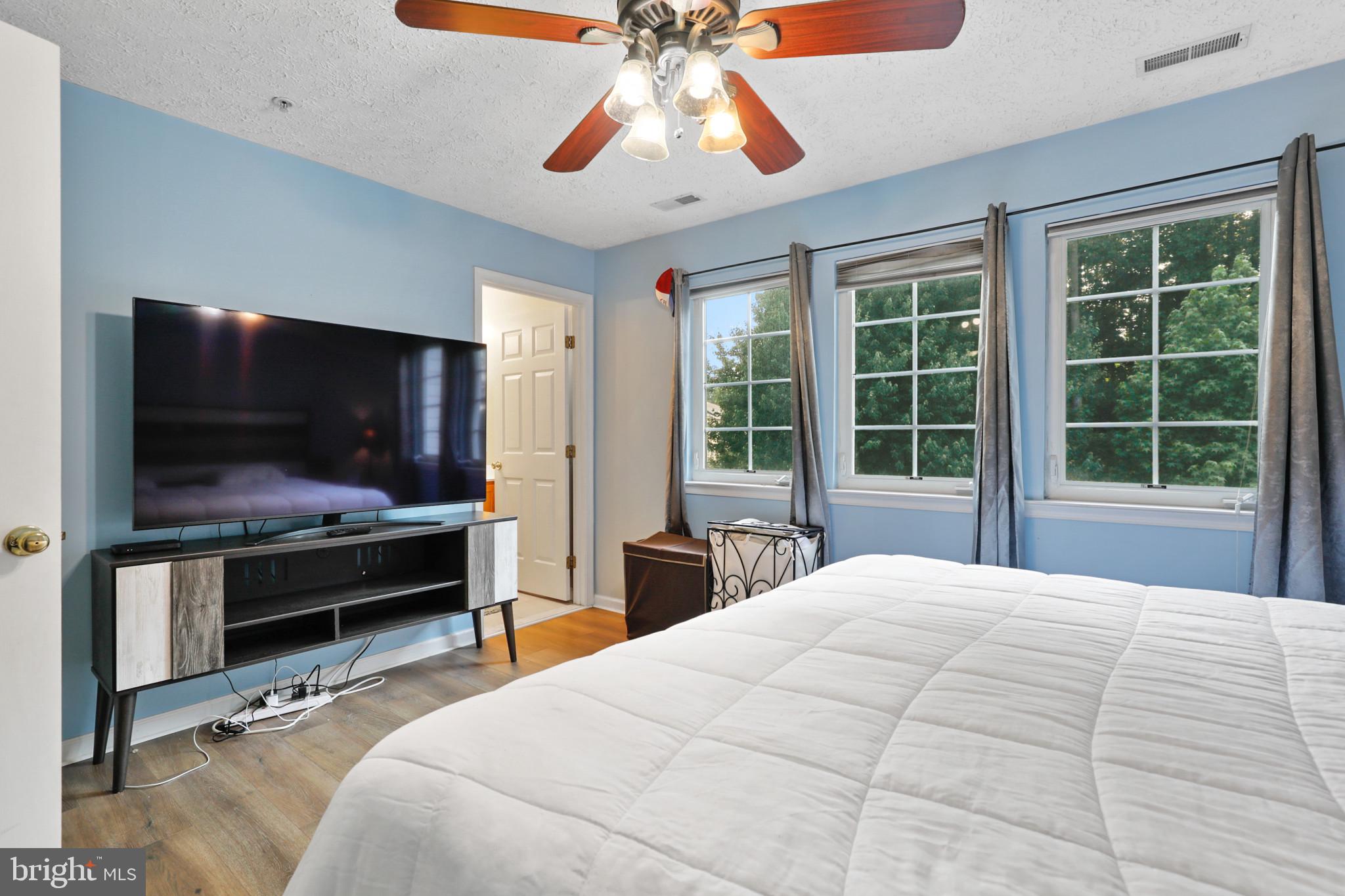 CONSTANT FRIENDSHIP - Residential