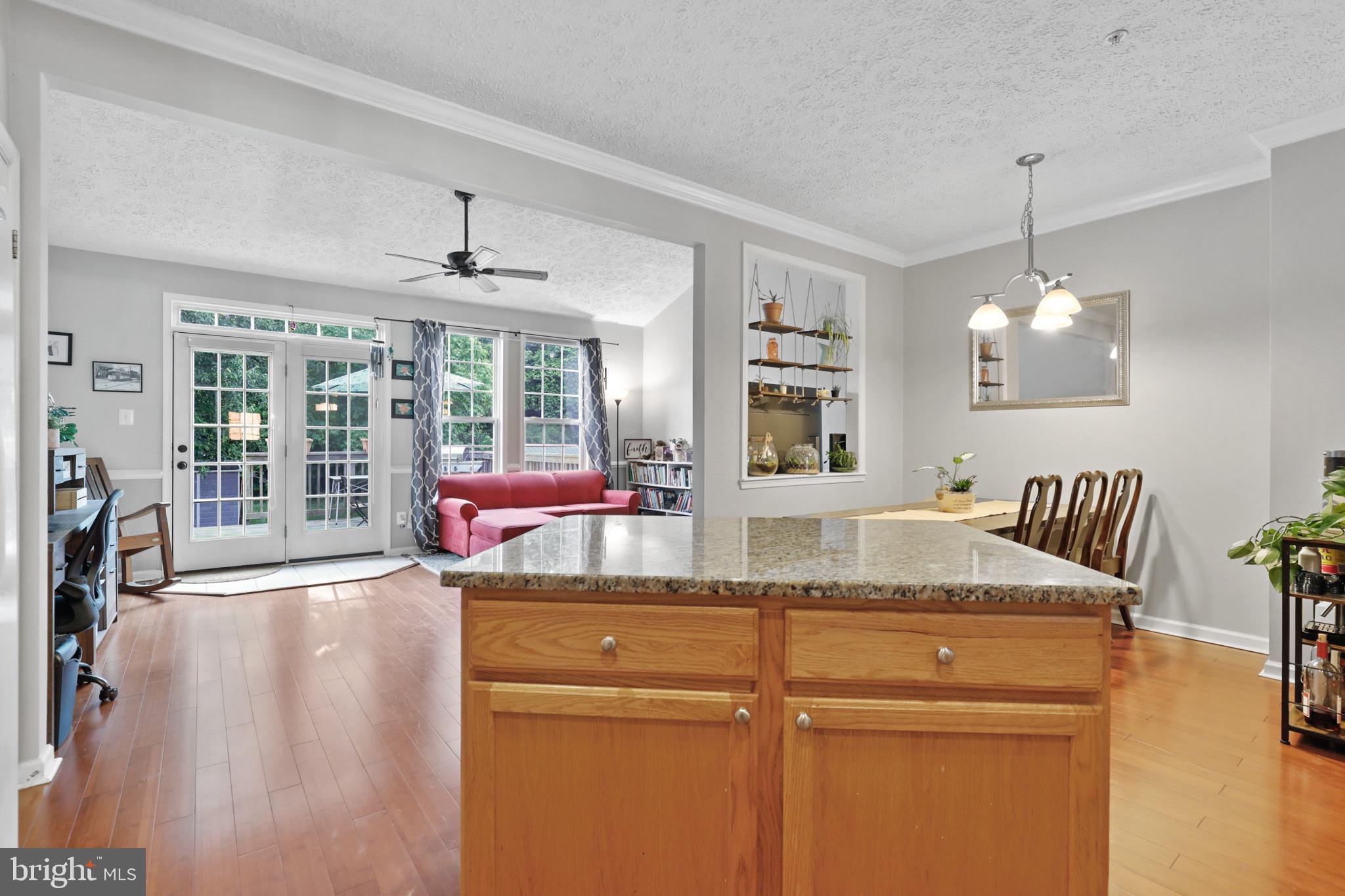 CONSTANT FRIENDSHIP - Residential