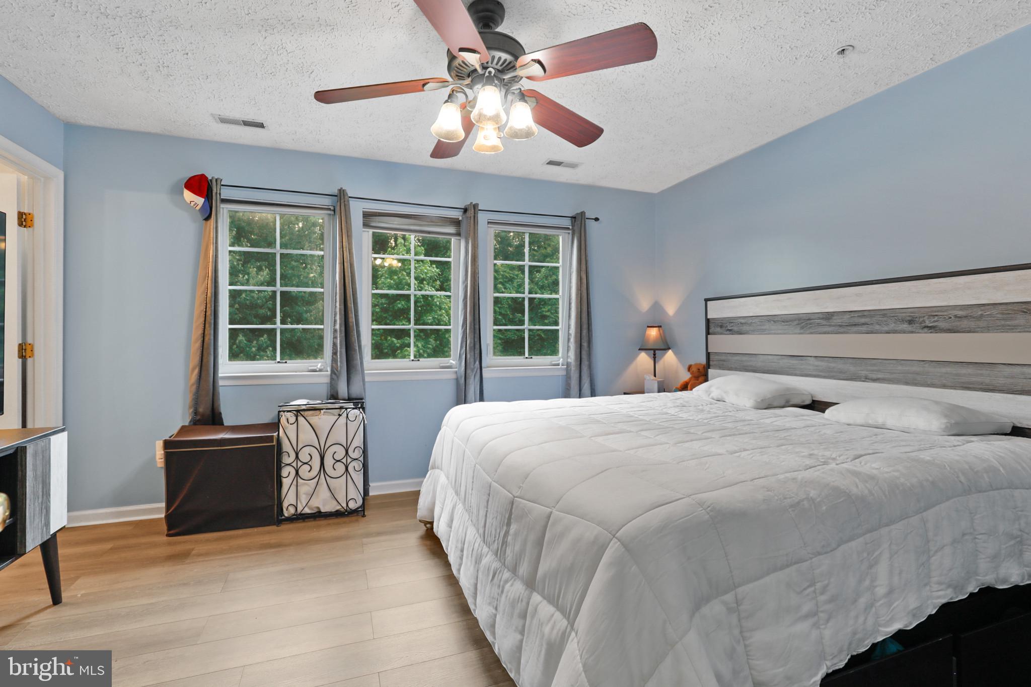 CONSTANT FRIENDSHIP - Residential