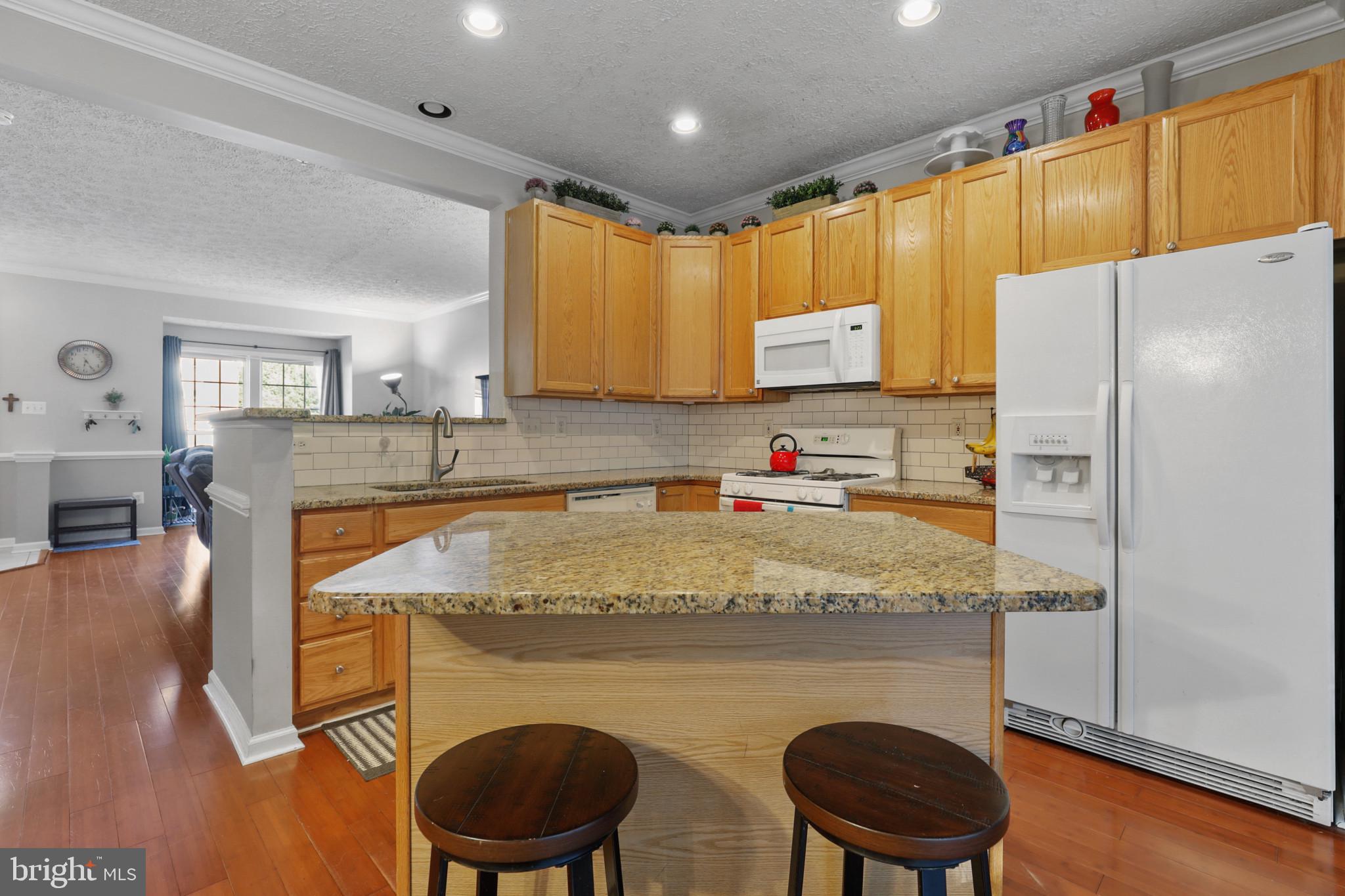 CONSTANT FRIENDSHIP - Residential