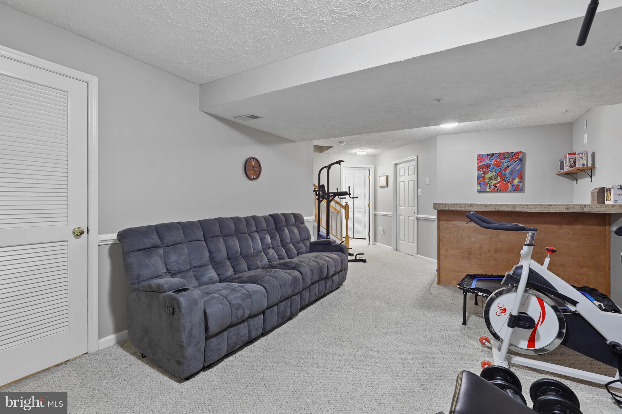 CONSTANT FRIENDSHIP - Residential