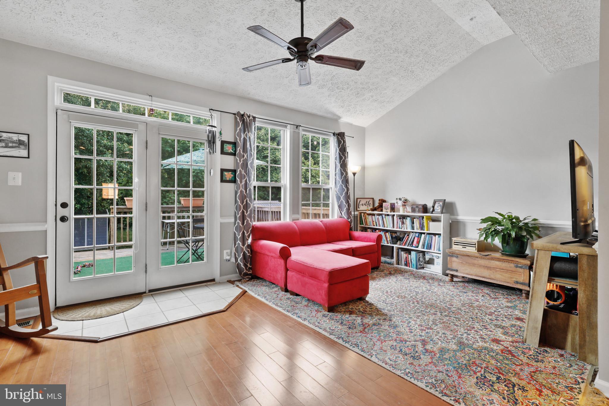 CONSTANT FRIENDSHIP - Residential