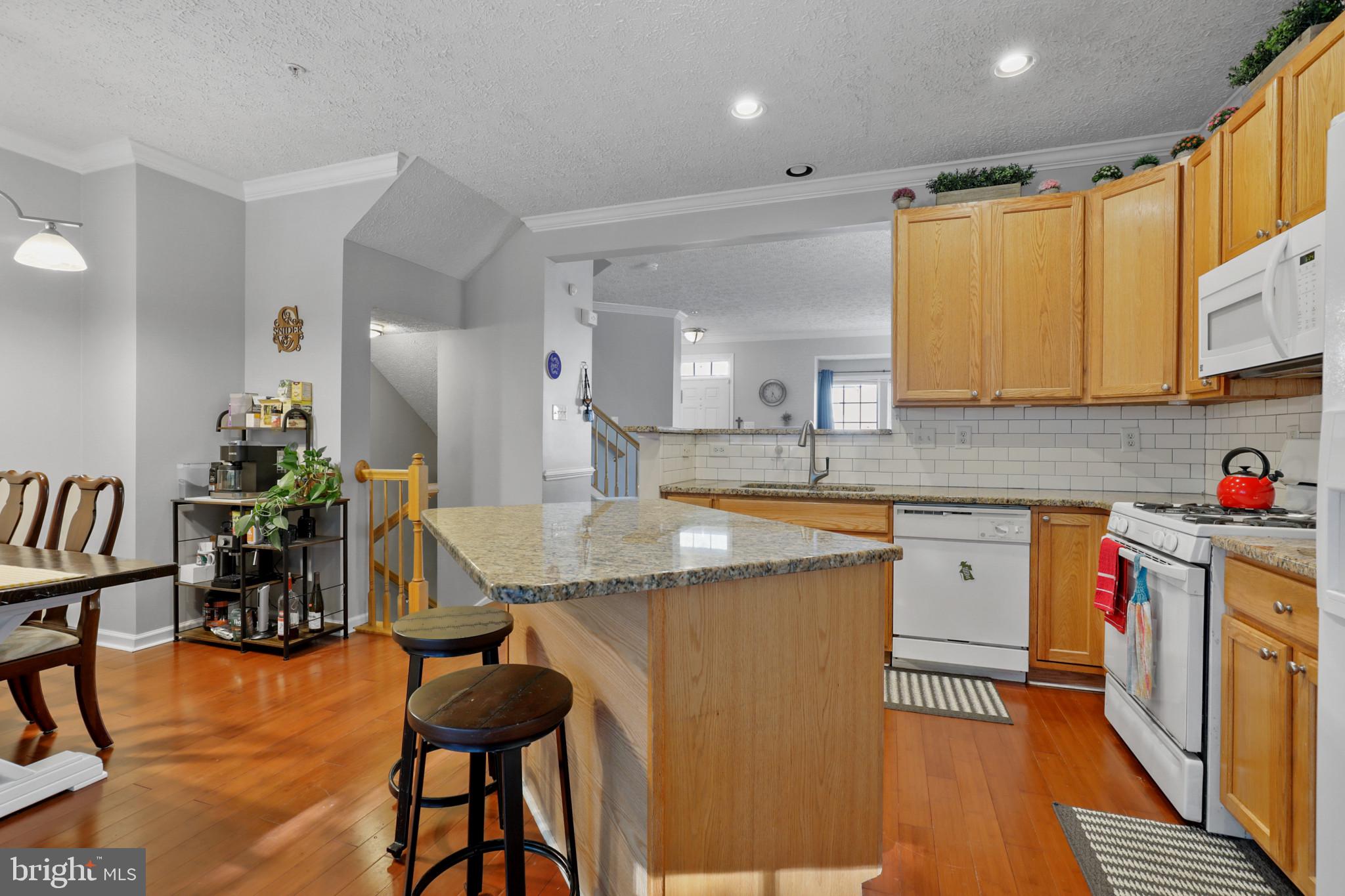 CONSTANT FRIENDSHIP - Residential