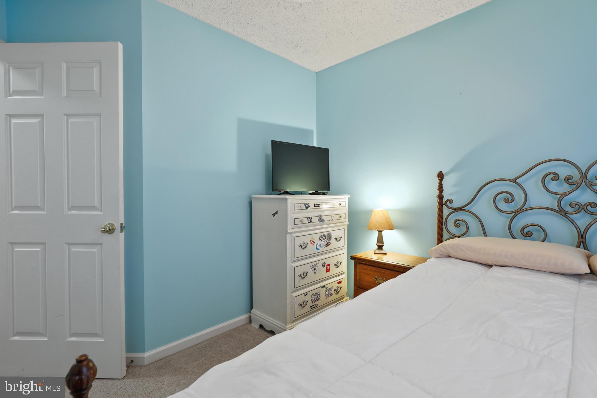 CONSTANT FRIENDSHIP - Residential