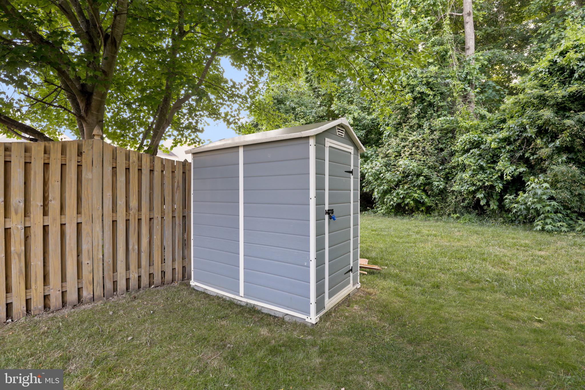 CONSTANT FRIENDSHIP - Residential